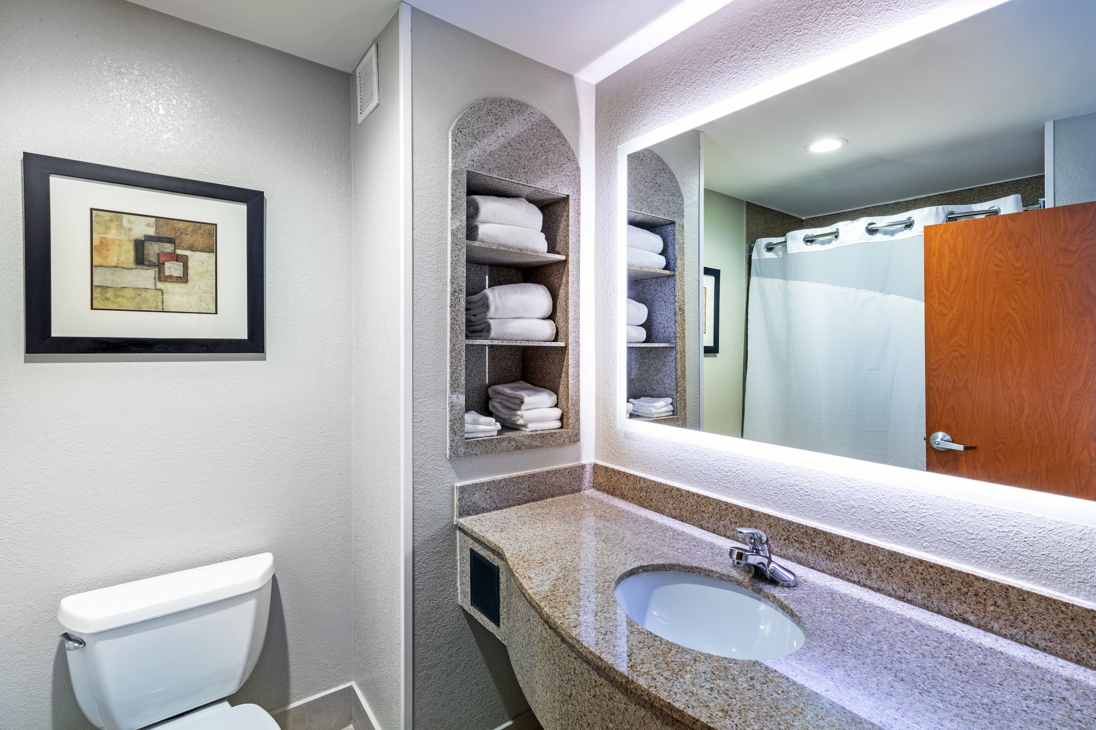 Holiday Inn Express & Suites Pryor - Image 3
