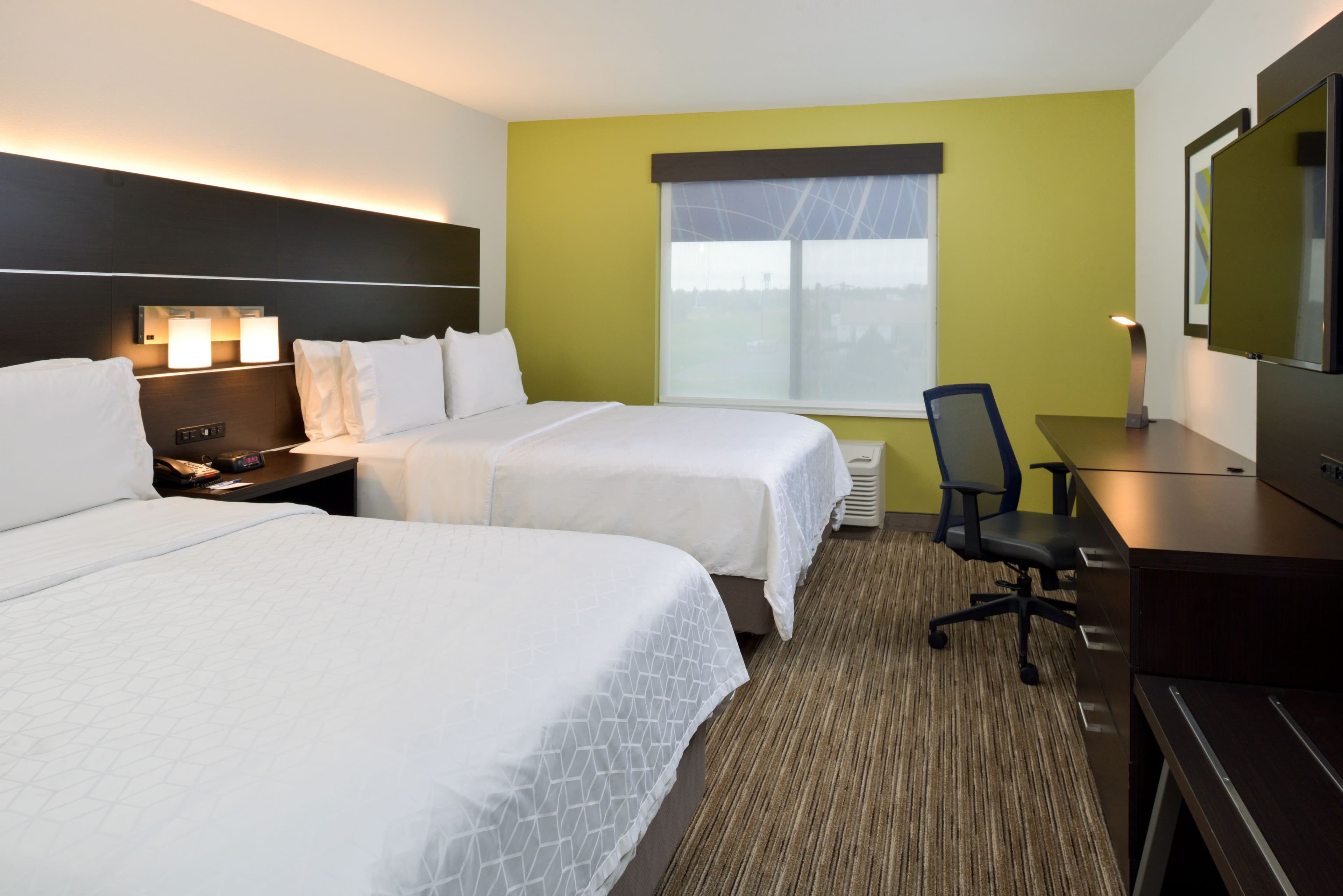 Holiday Inn Express & Suites Pueblo North — 14