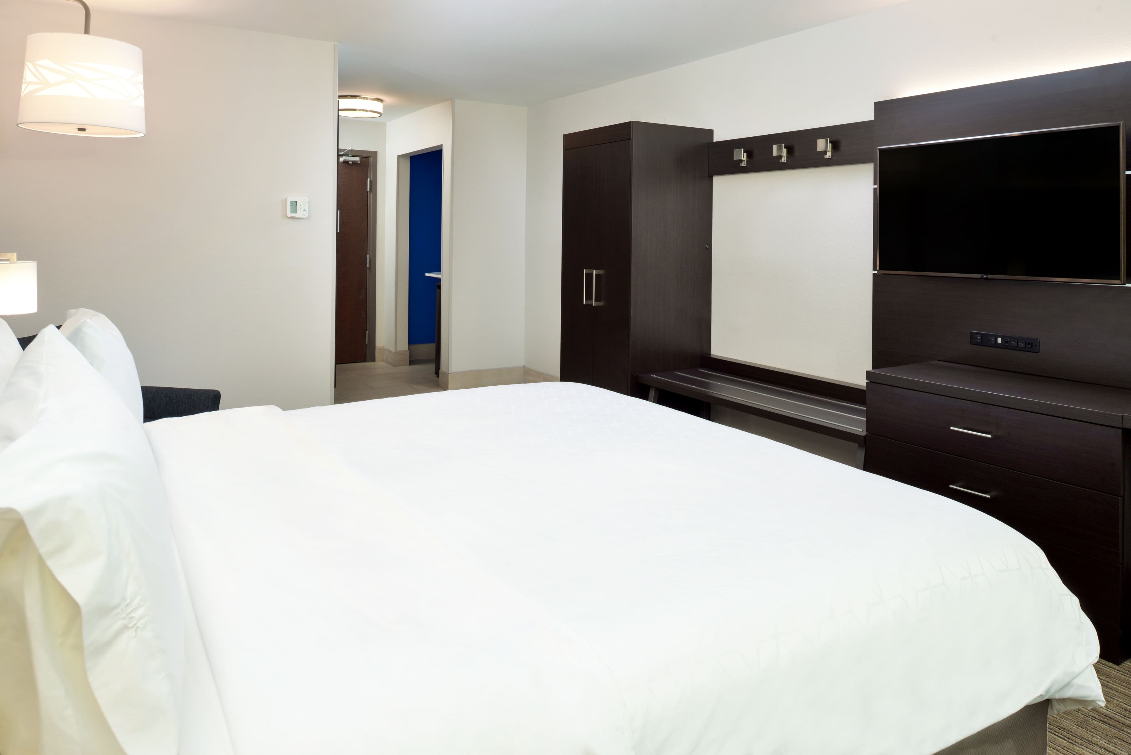 Holiday Inn Express & Suites Pueblo North - Image 5
