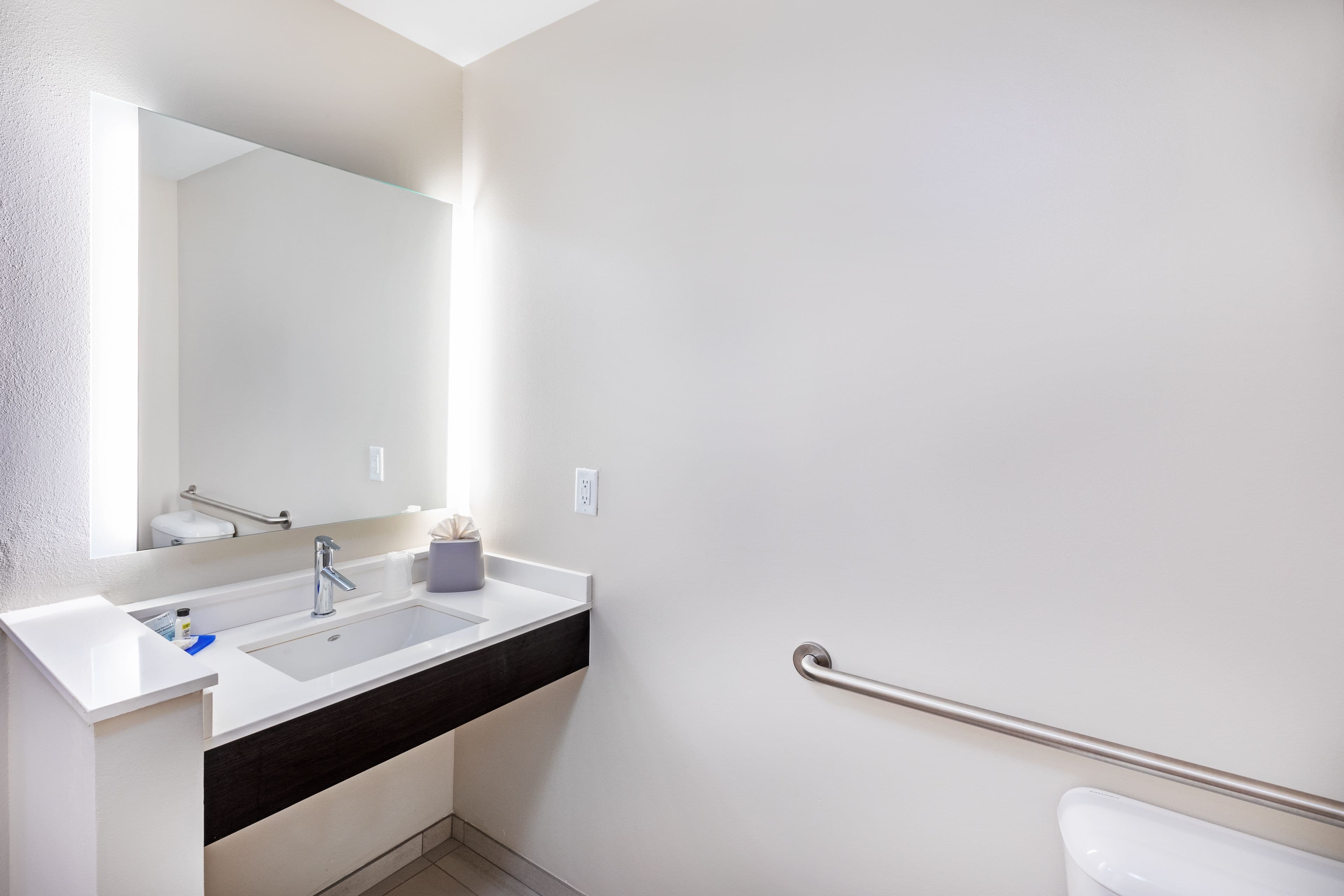 Holiday Inn Express & Suites Purcell — 7