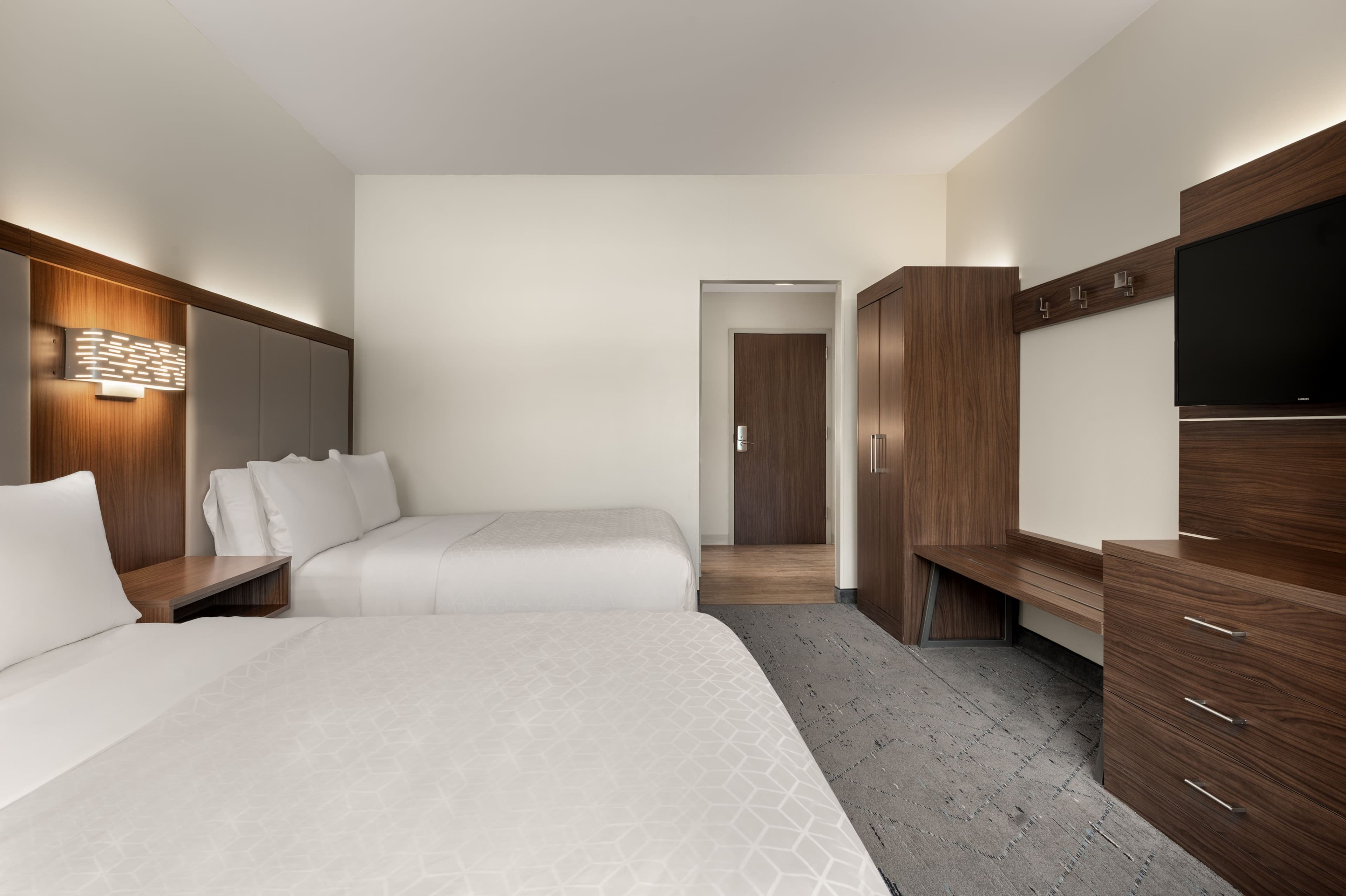 Holiday Inn Express & Suites Queensbury - Lake George Area — 14