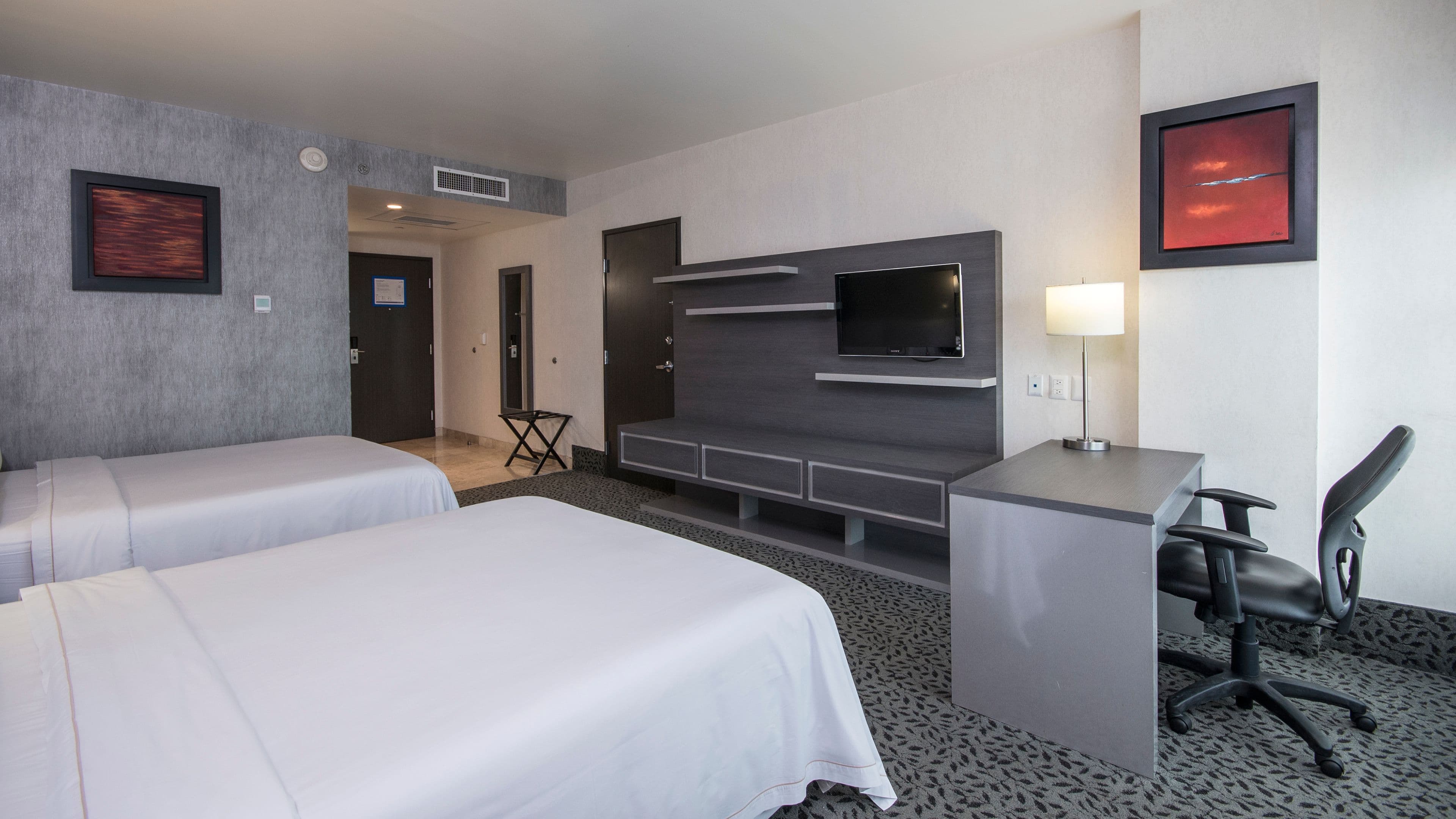 Holiday Inn Express & Suites Queretaro — 6