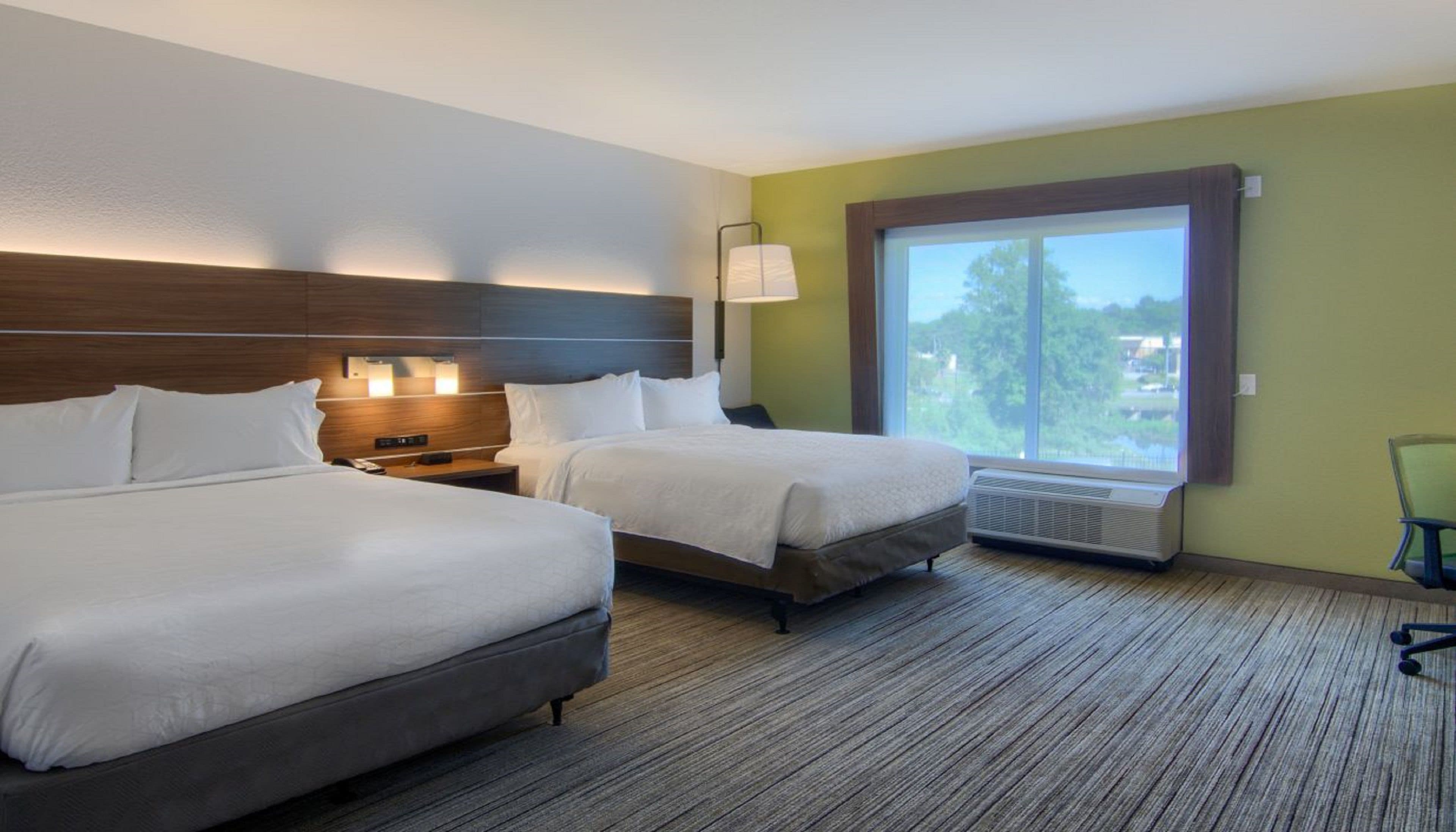 Holiday Inn Express & Suites Quincy I-10 — 14