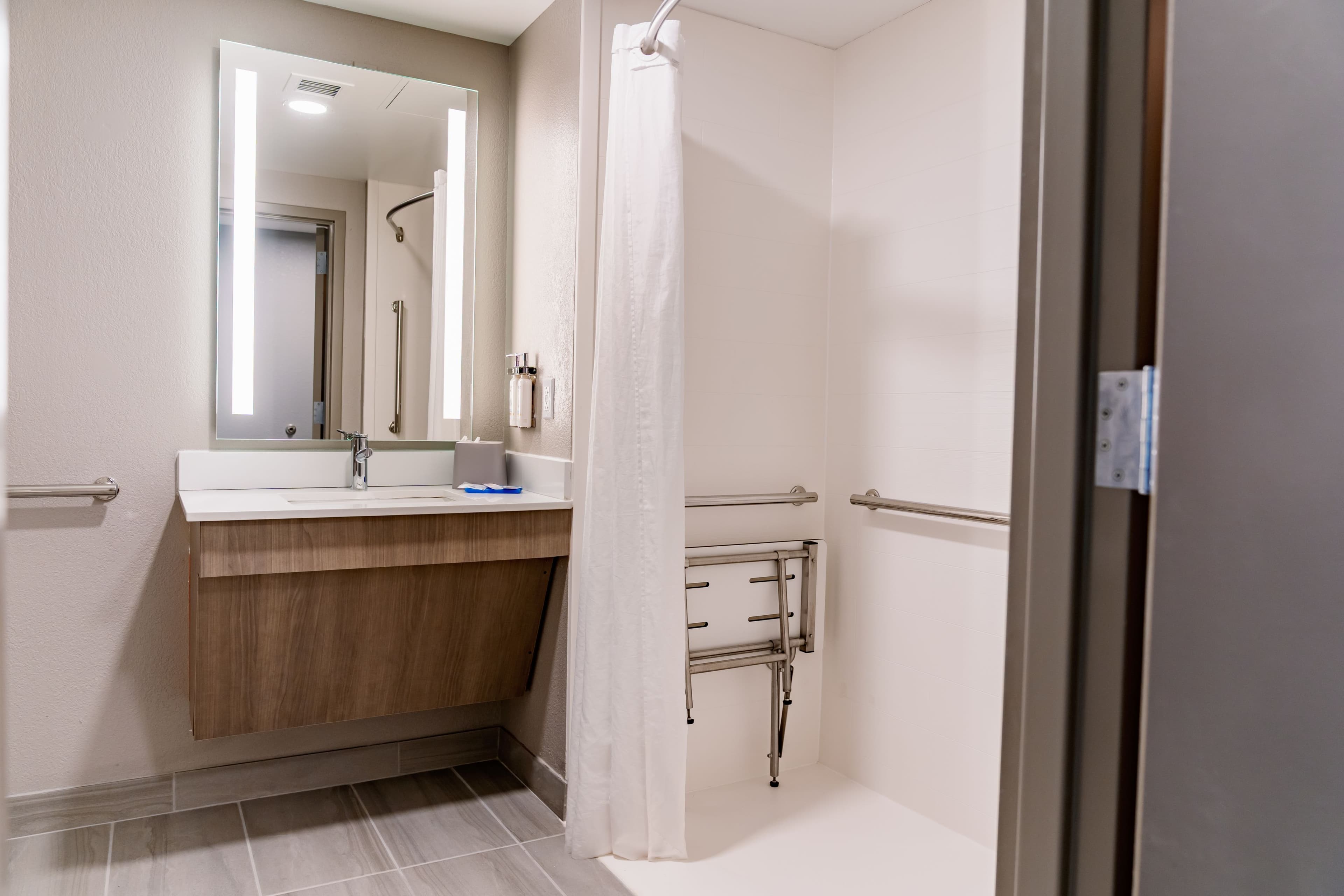 Holiday Inn Express & Suites Raleigh SW NC State — 31