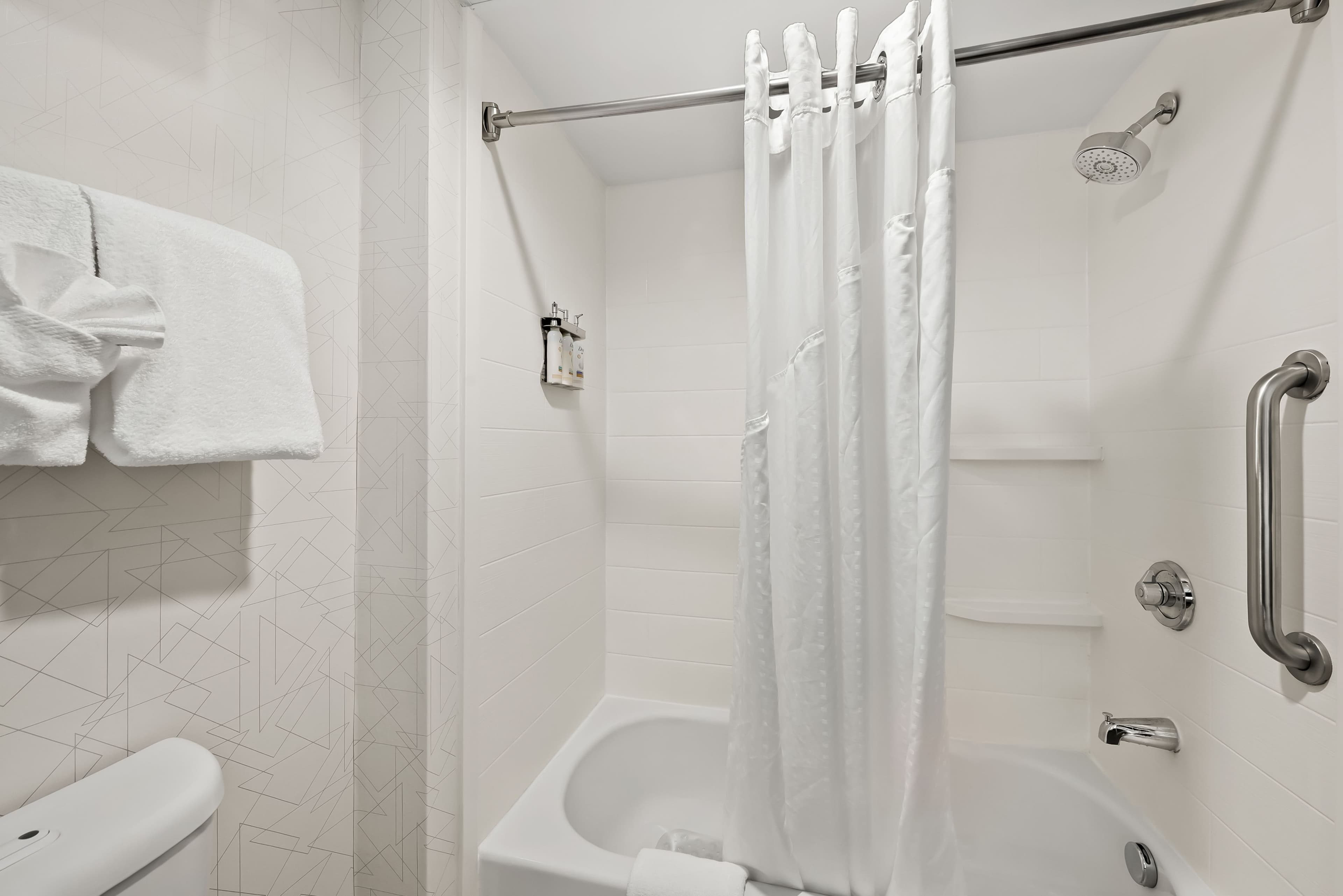 Holiday Inn Express & Suites Raleigh NE - Medical Ctr Area — 15