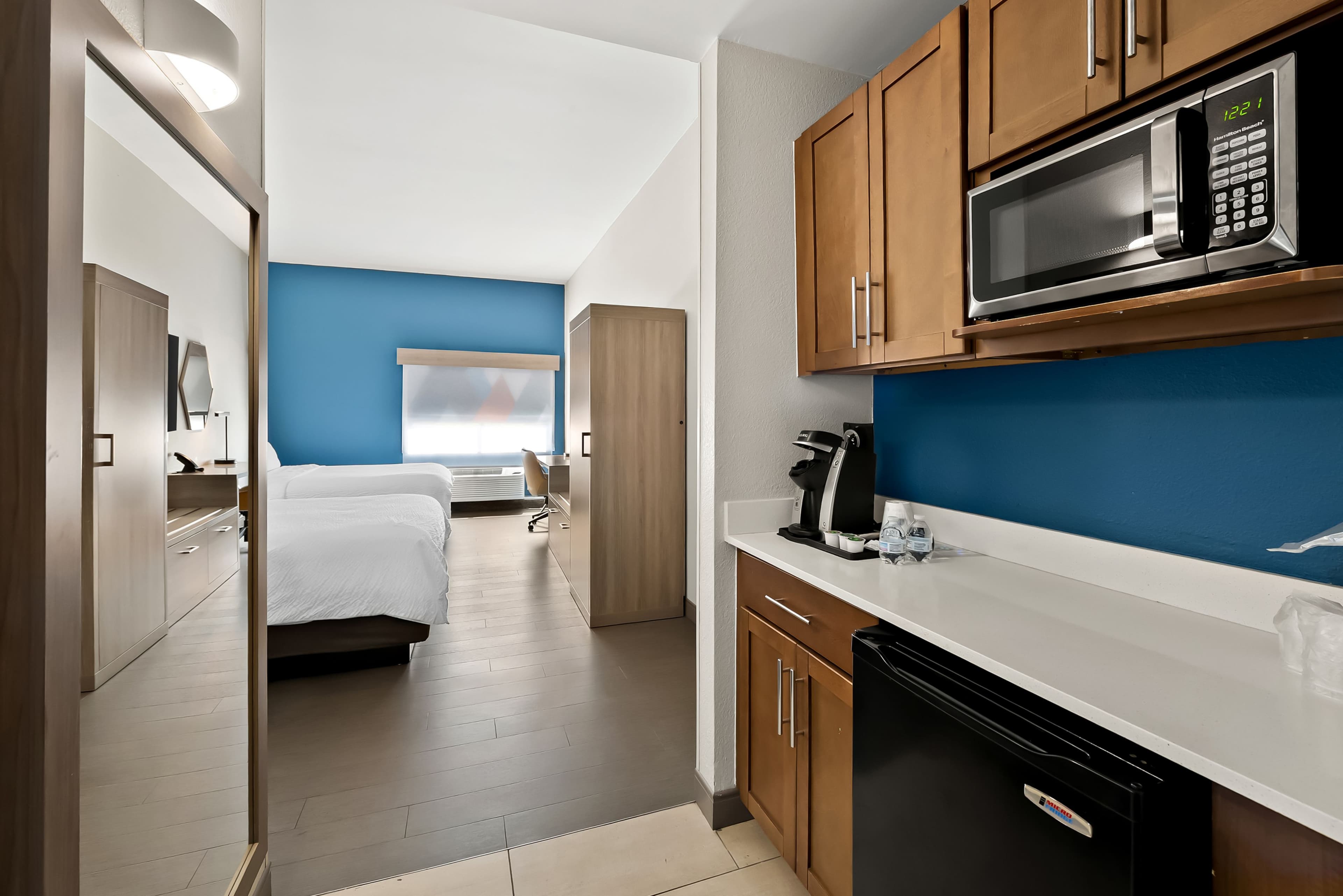 Holiday Inn Express & Suites Raleigh NE - Medical Ctr Area — 27