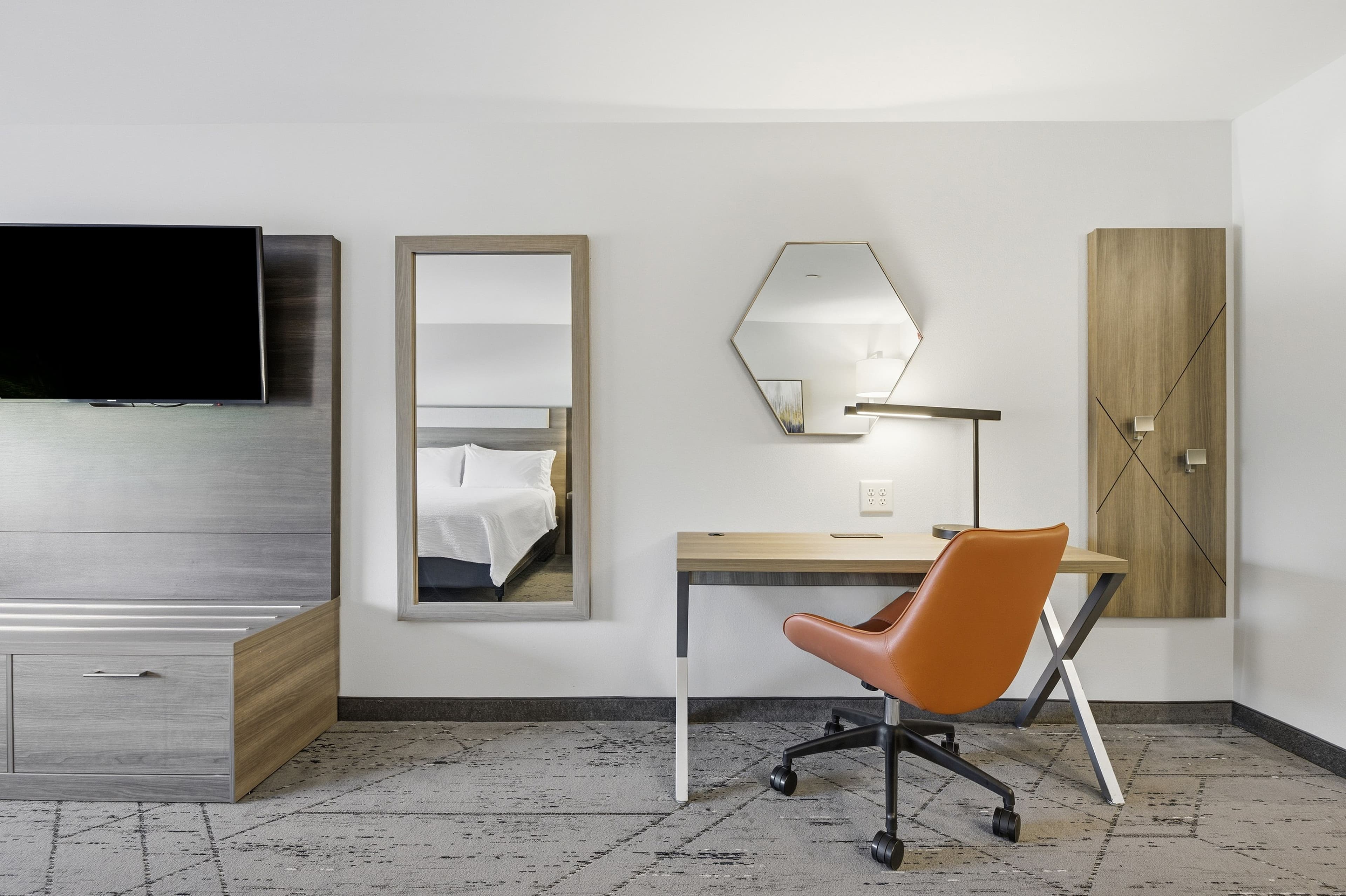 Holiday Inn Express & Suites Raleigh West - Lenovo Center — 6