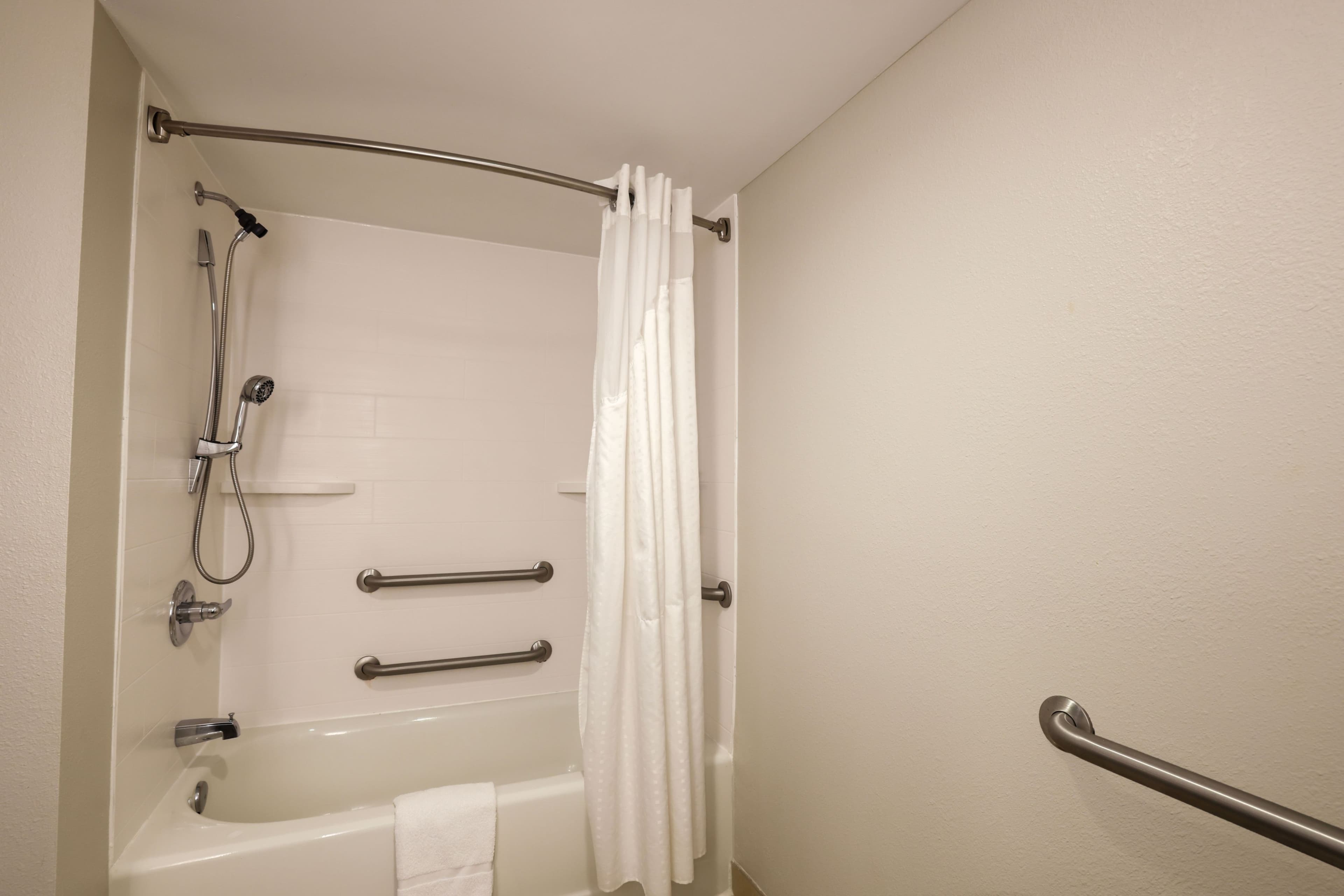 Holiday Inn Express & Suites Raleigh North - Wake Forest — 12