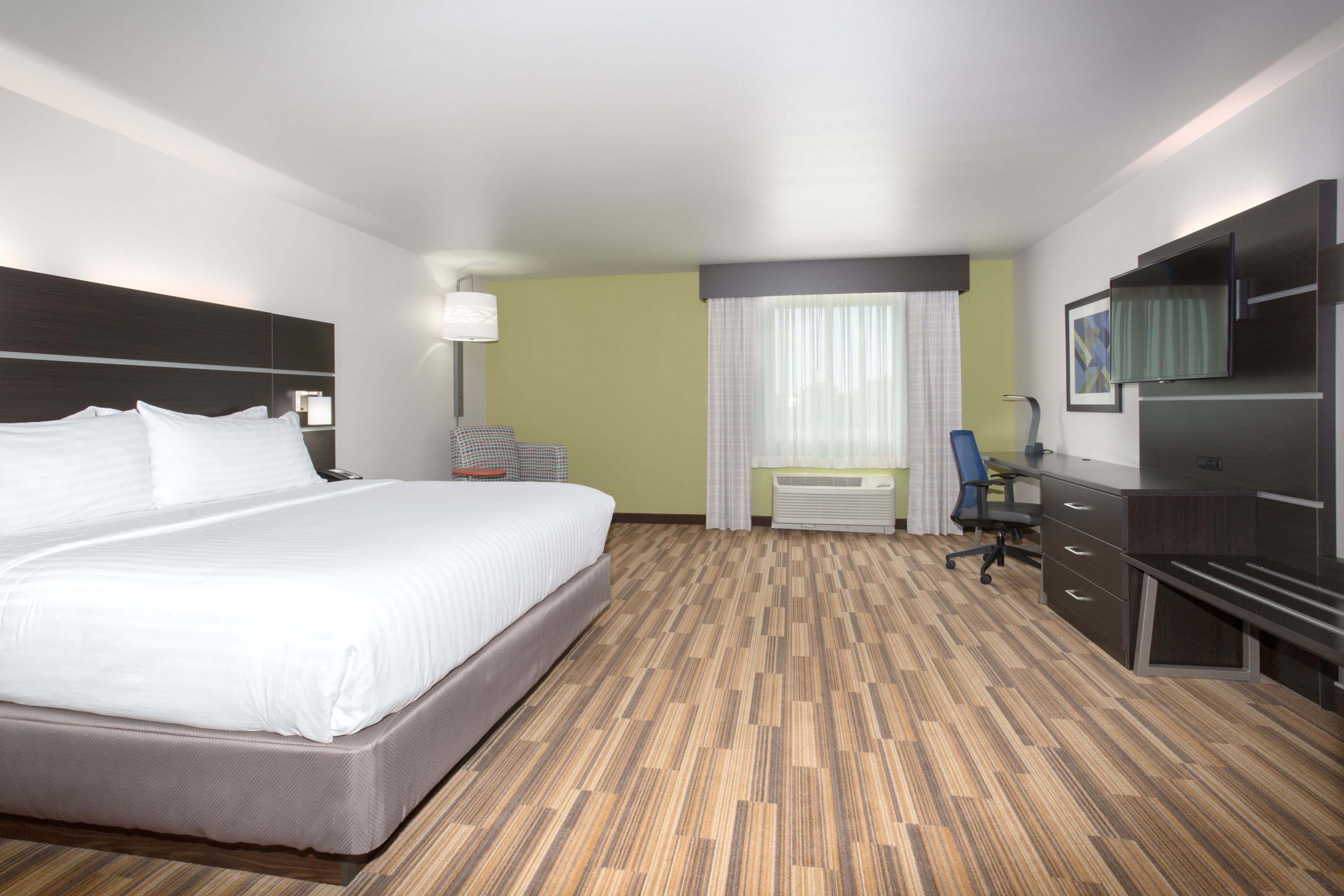 Holiday Inn Express & Suites Rapid City - Rushmore South - Image 3