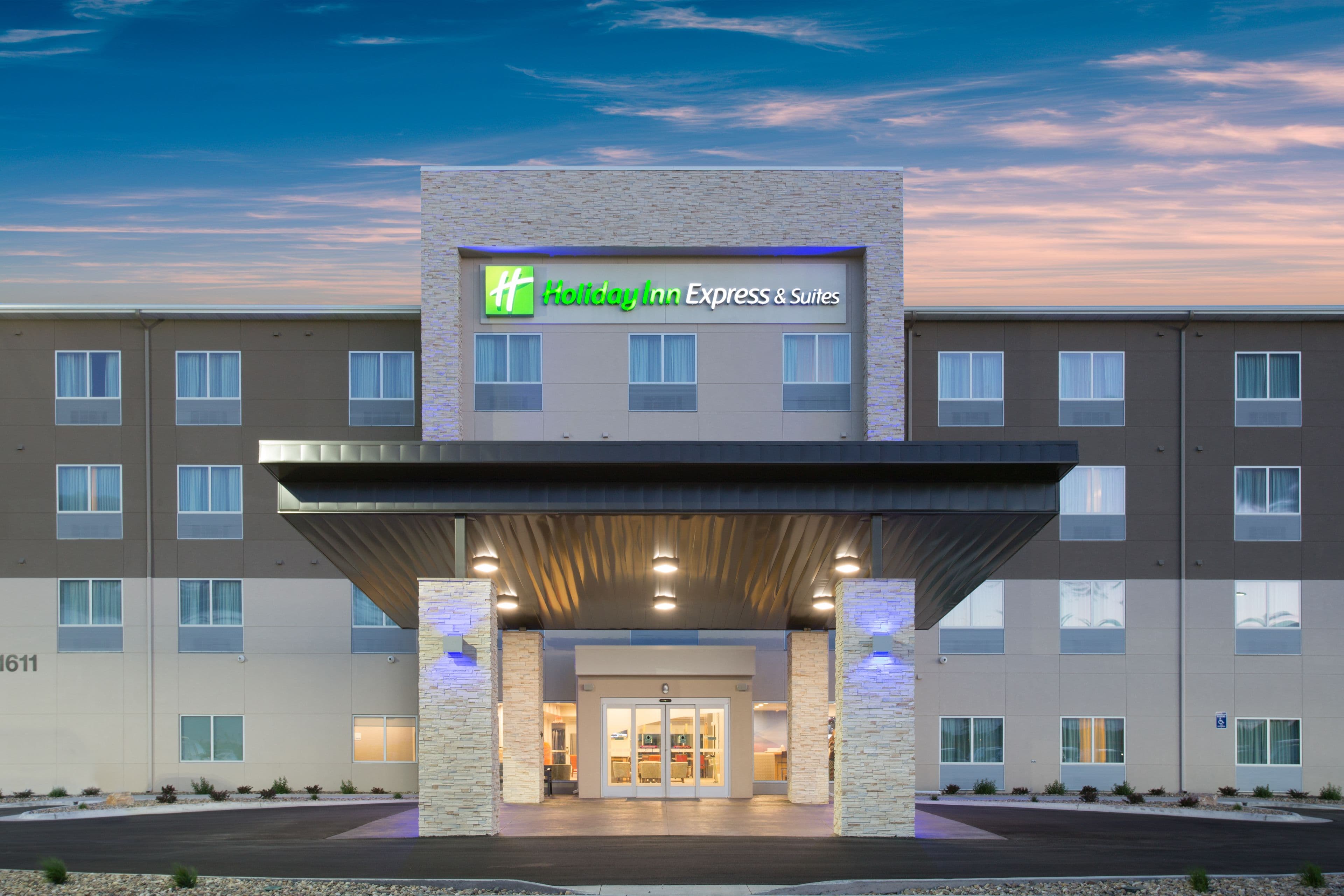 Holiday Inn Express & Suites Rapid City - Rushmore South - Image 1