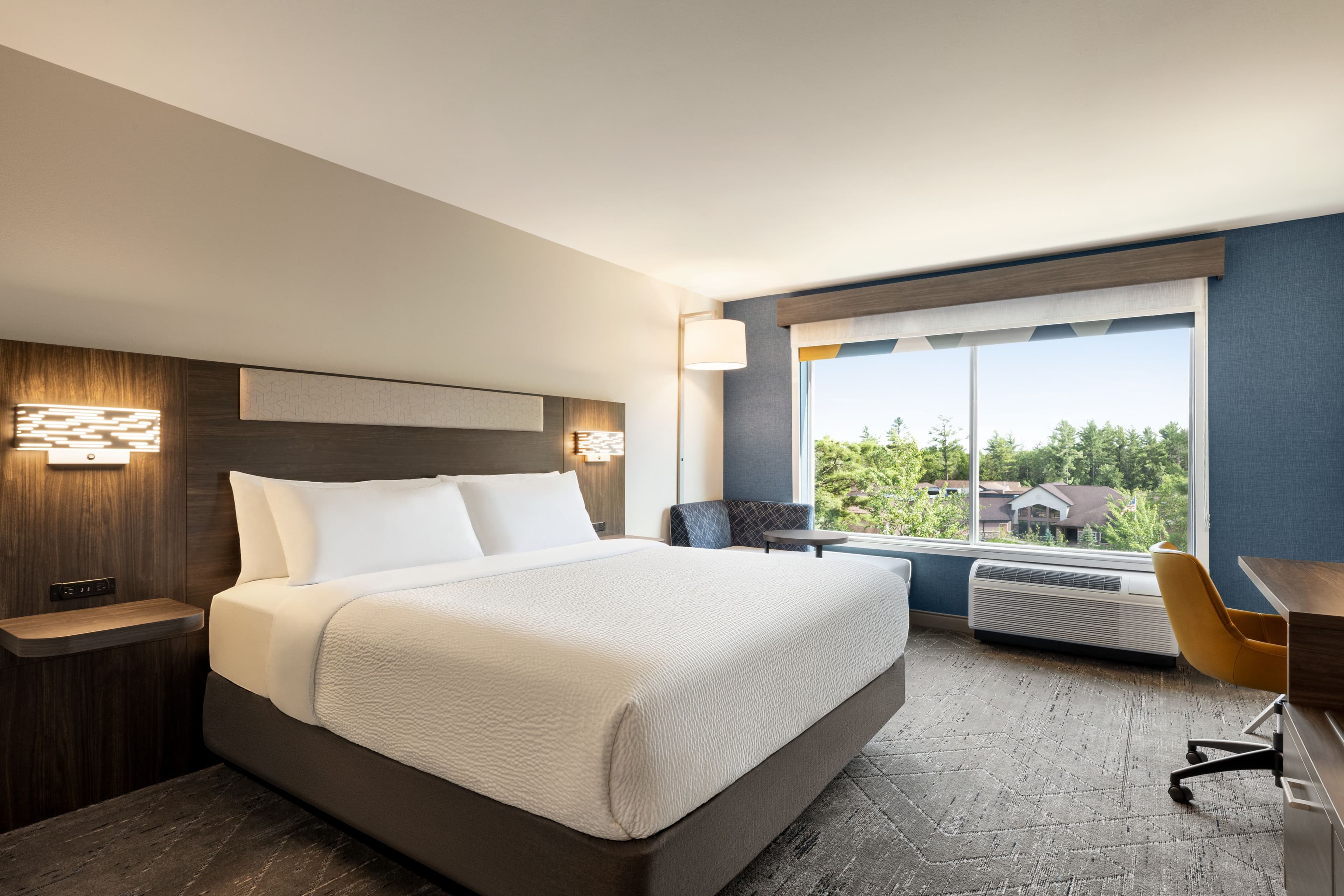 Holiday Inn Express & Suites Rhinelander — 10