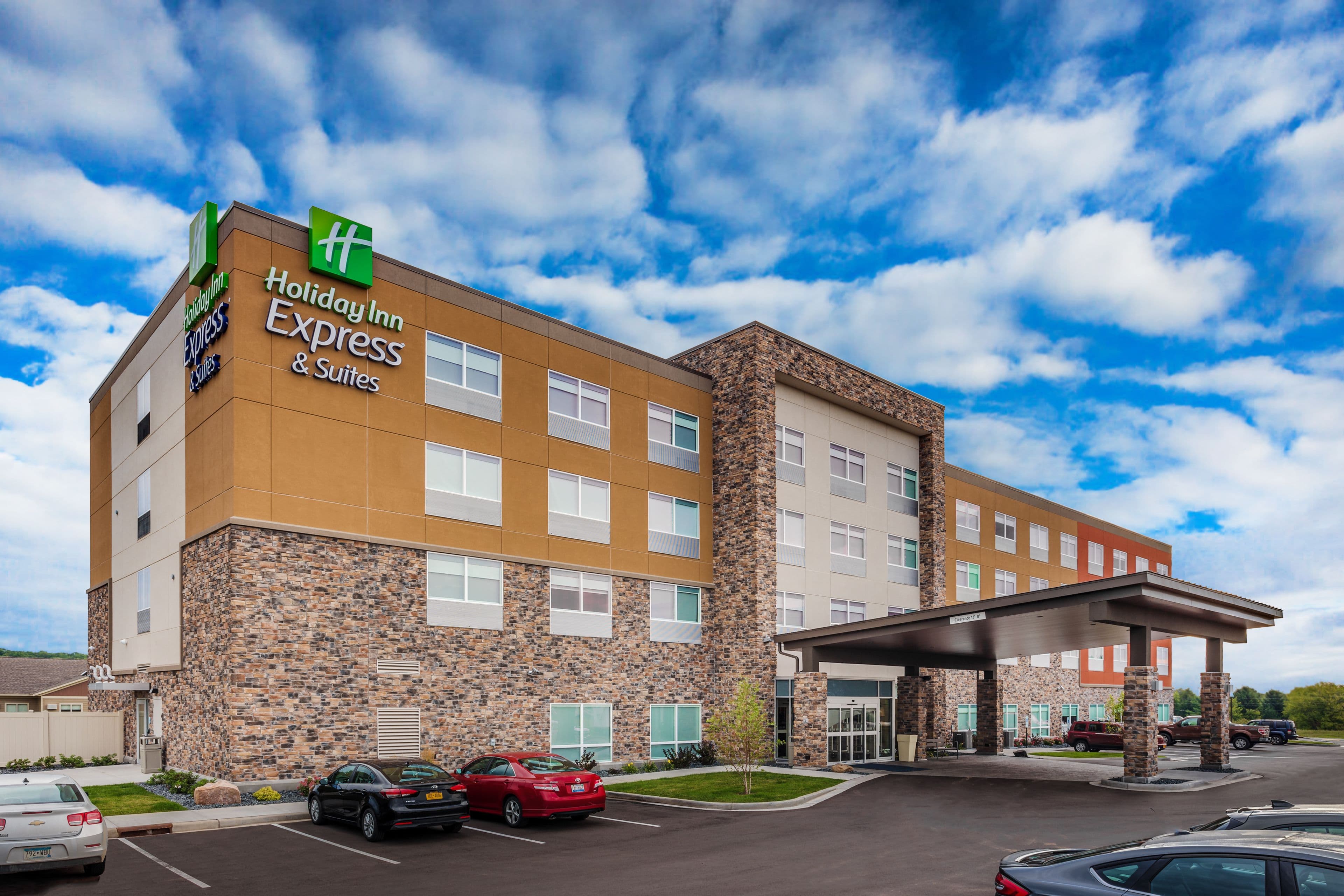 Holiday Inn Express & Suites Rice Lake - Image 1