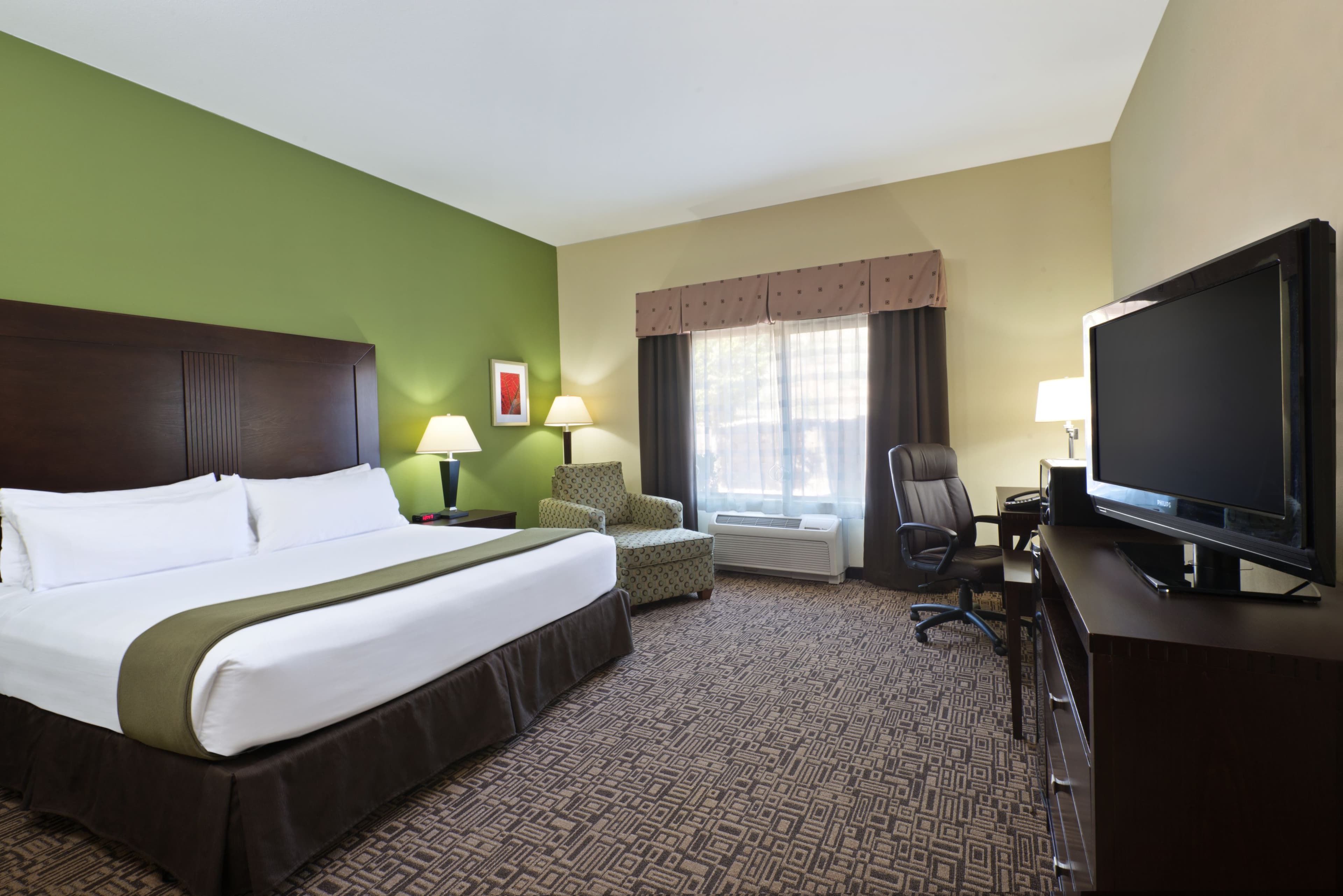 Holiday Inn Express & Suites Richfield — 7