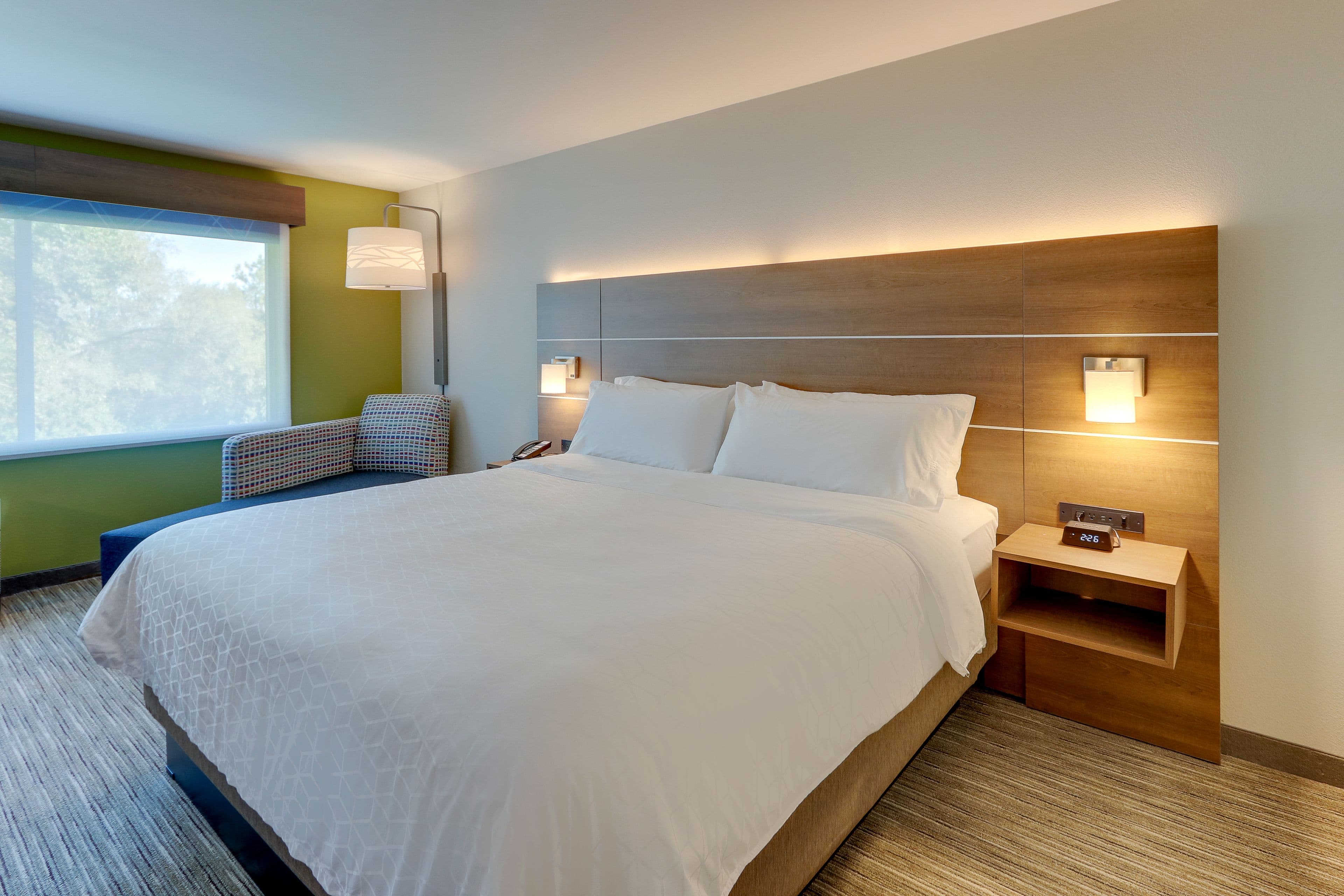 Holiday Inn Express & Suites Roanoke – Civic Center — 15