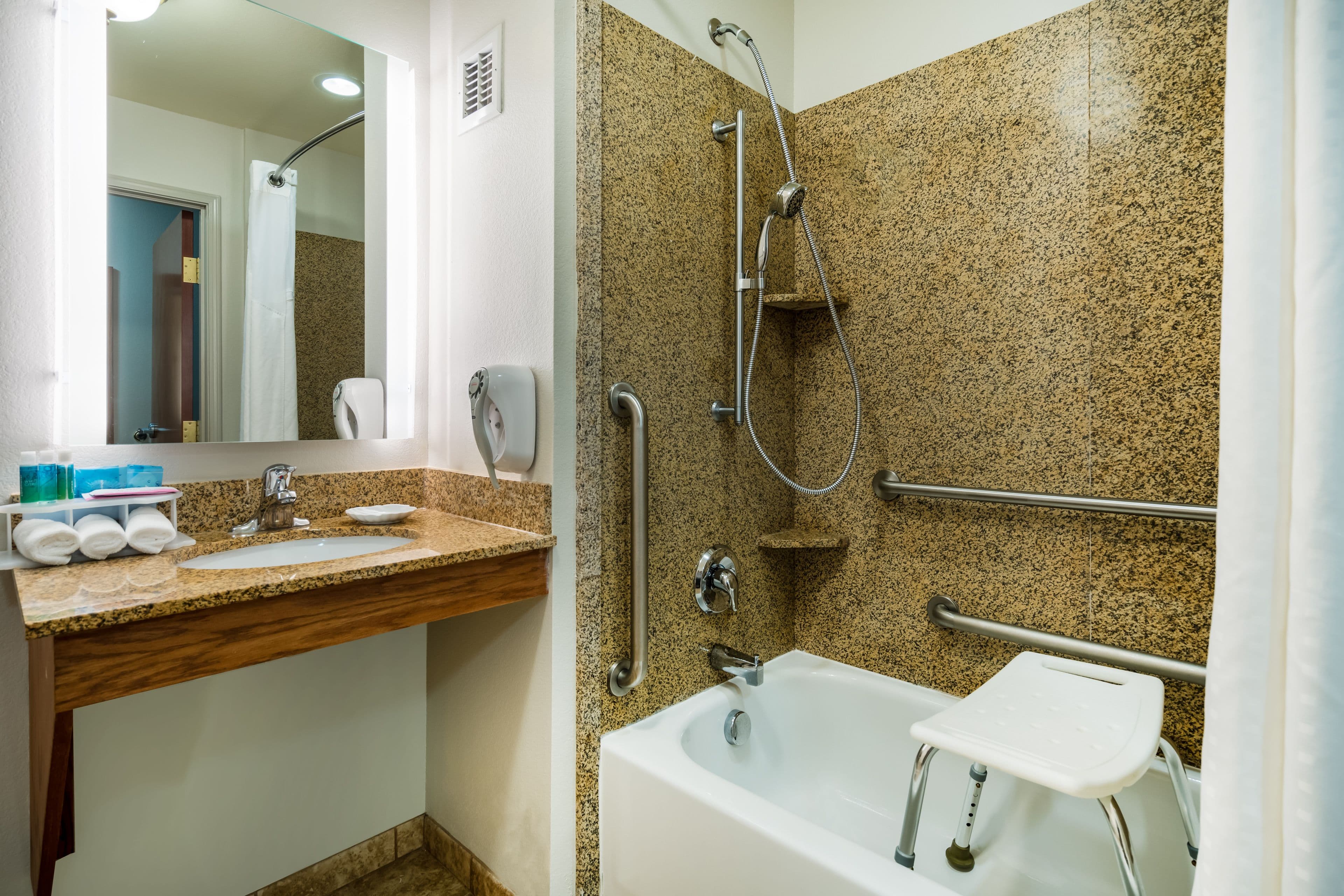 Holiday Inn Express & Suites Rocky Mount/Smith Mtn Lake — 12