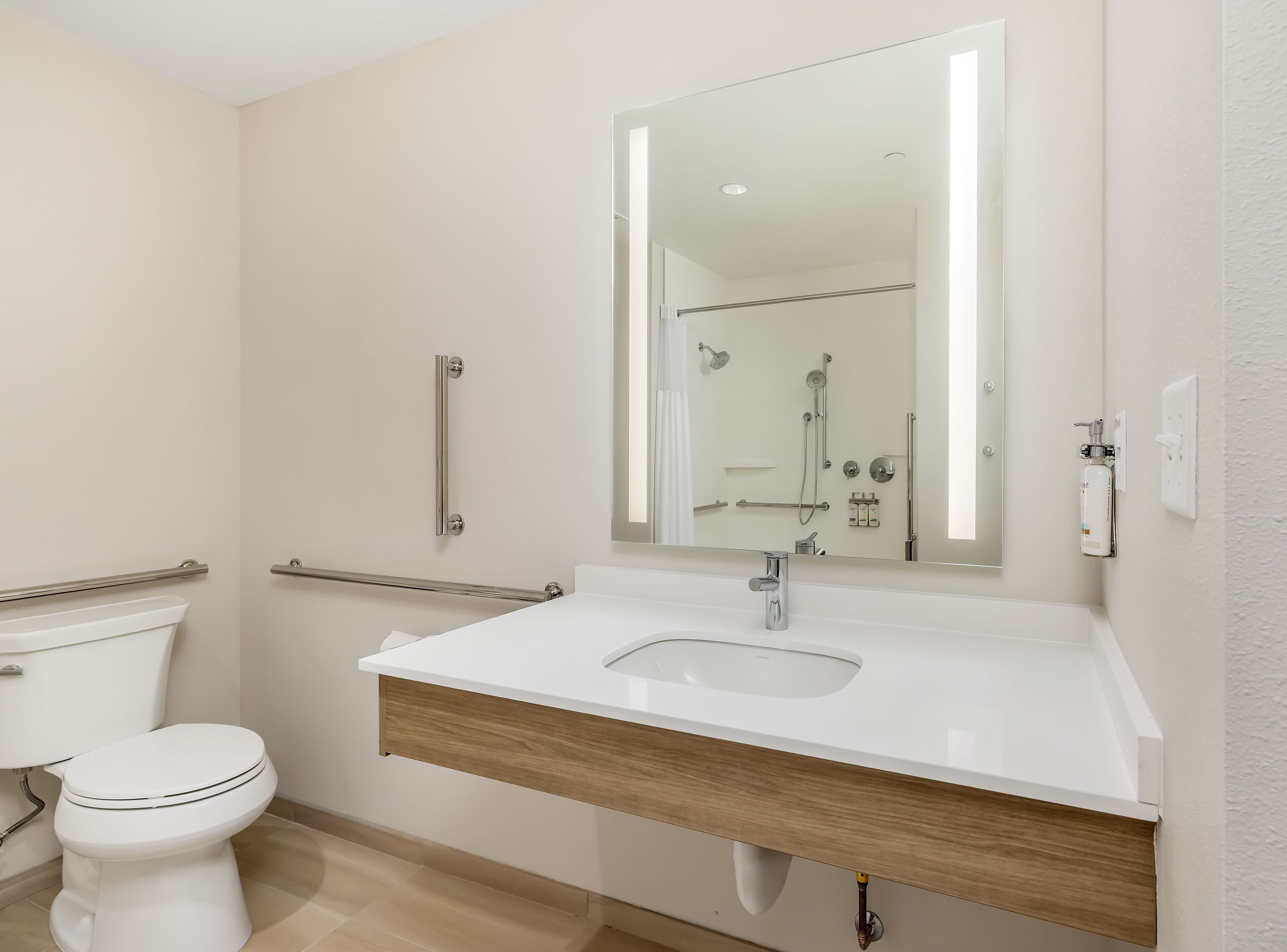 Holiday Inn Express & Suites Roseburg North — 39