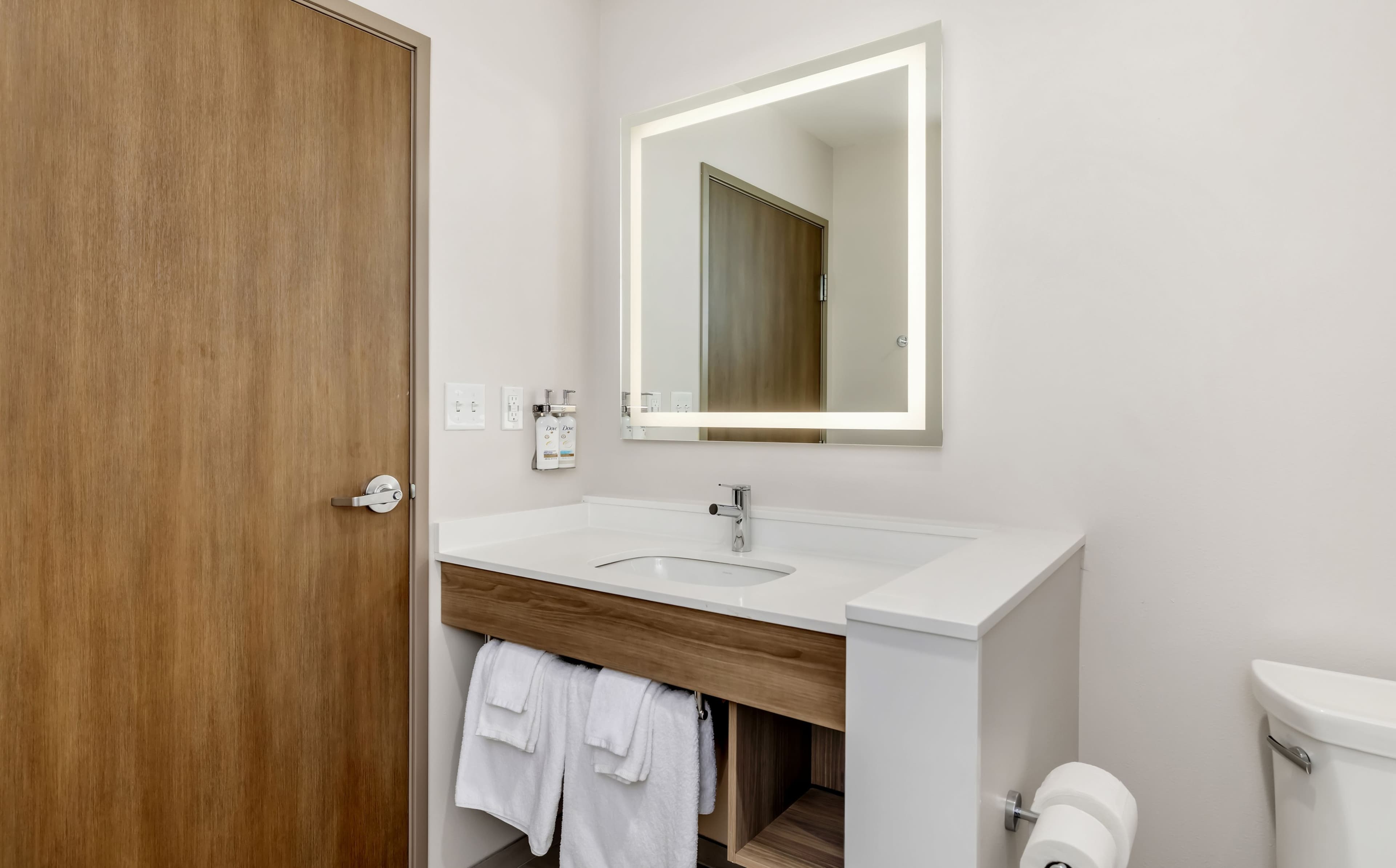 Holiday Inn Express & Suites Roseburg North — 53