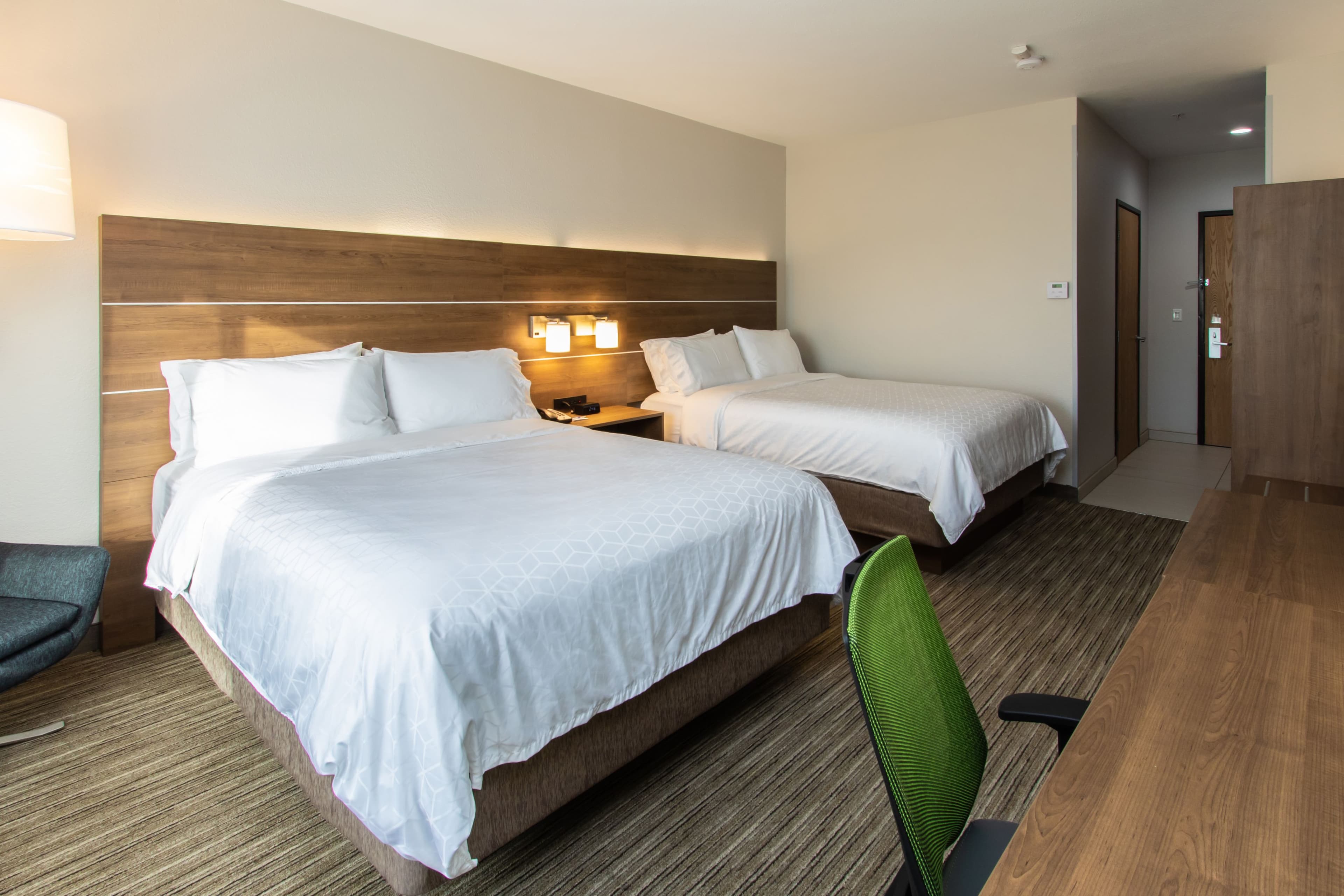 Holiday Inn Express & Suites Roseville - Galleria Area — 40