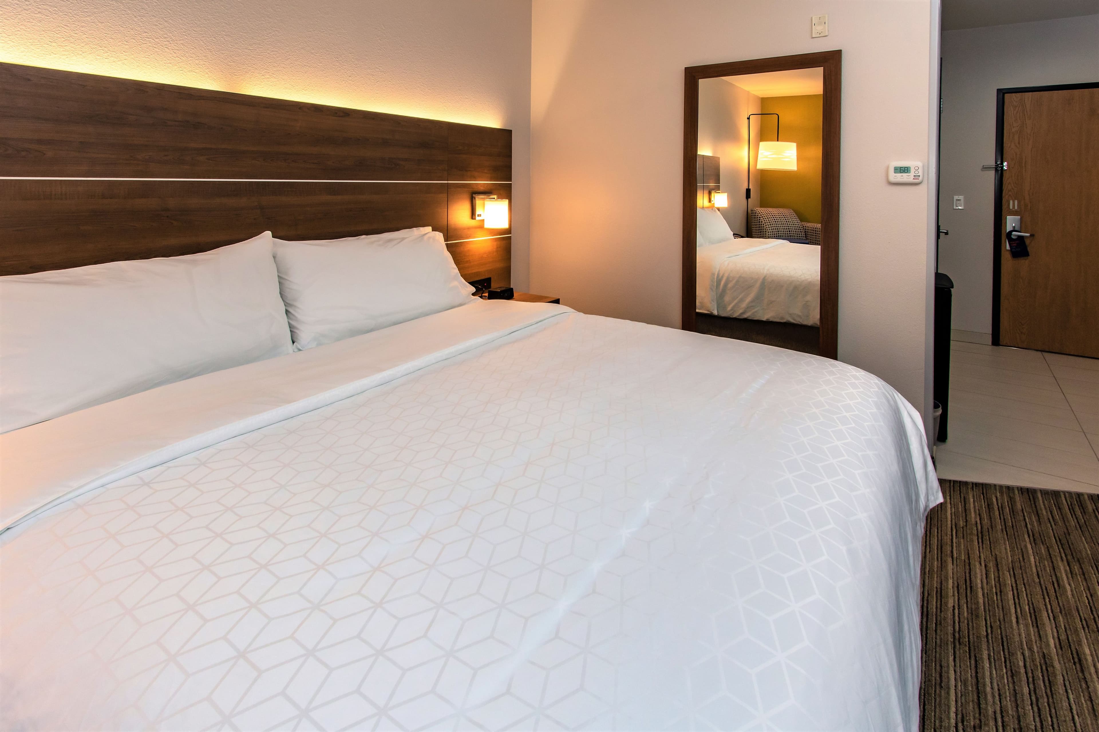 Holiday Inn Express & Suites Roseville - Galleria Area — 17