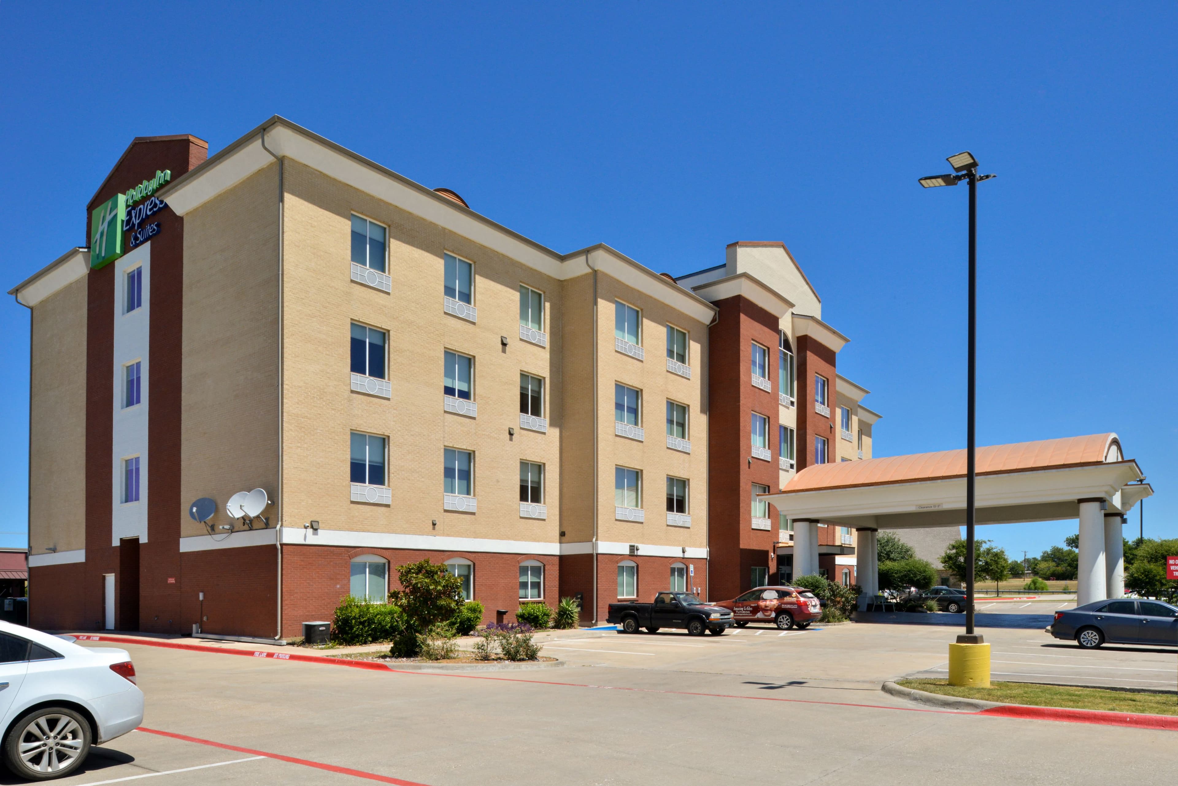 Holiday Inn Express & Suites Royse City - Rockwall - Image 1