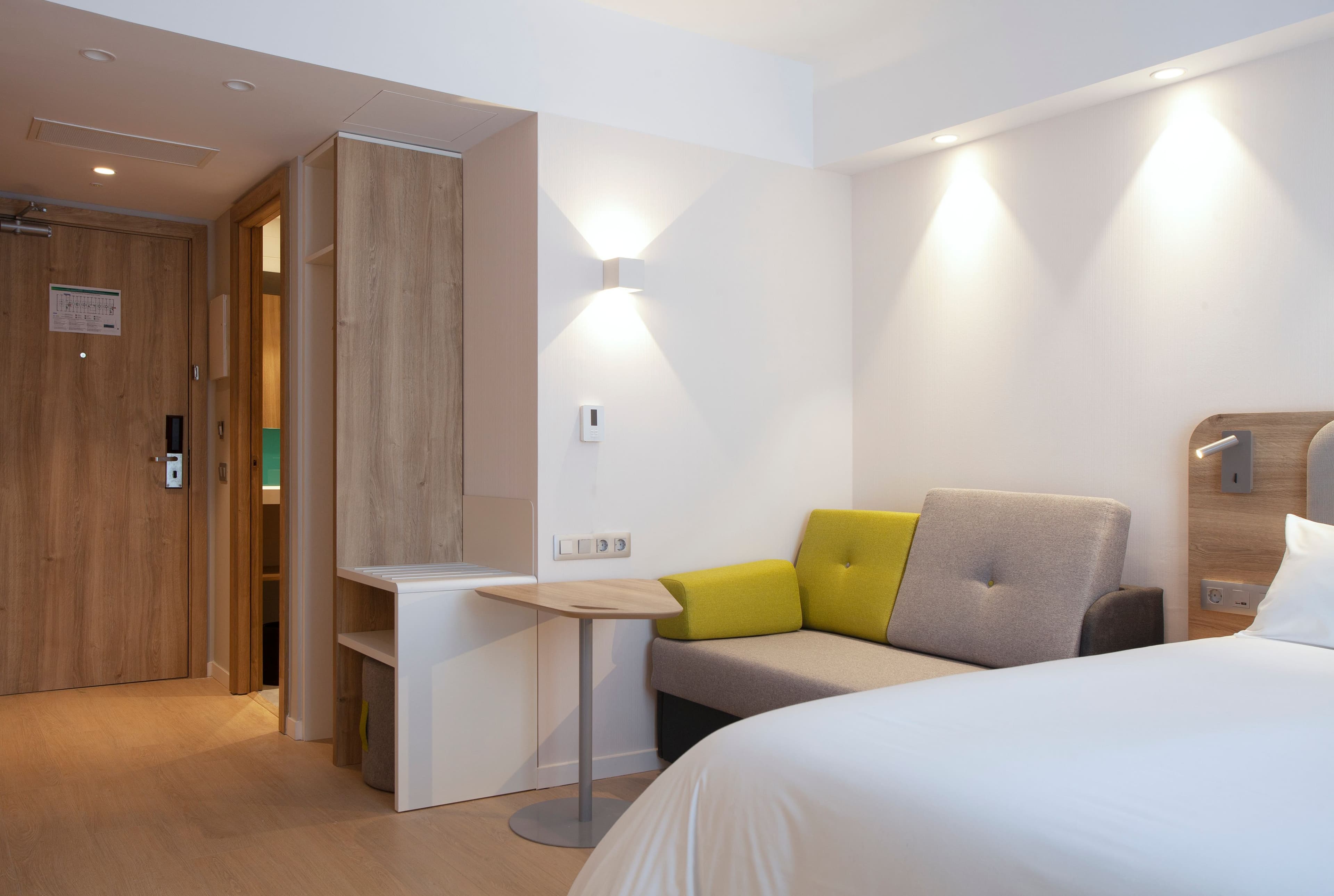 Holiday Inn Express & Suites Barcelona - Sabadell — 6