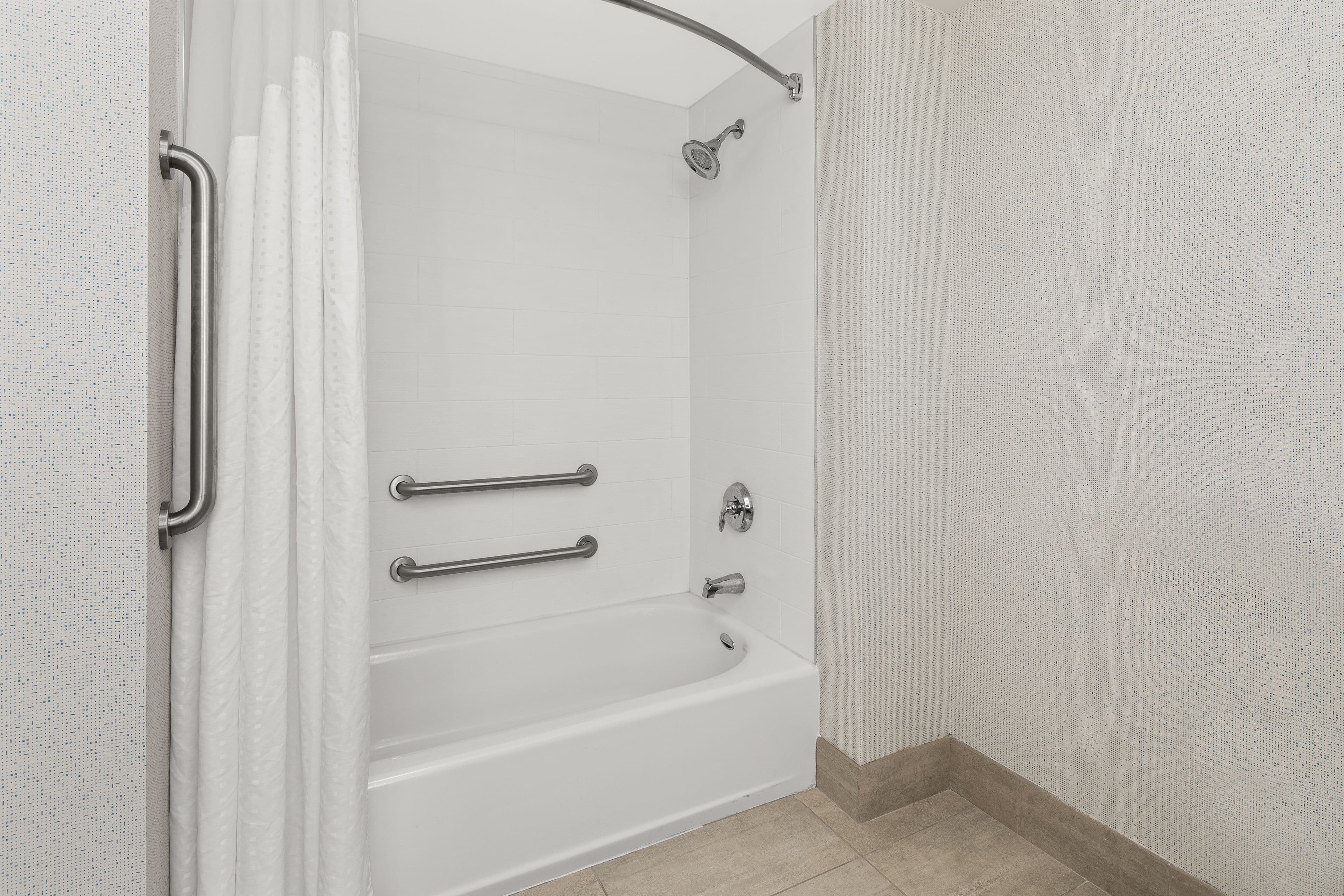 Holiday Inn Express & Suites Sacramento Airport Natomas — 11