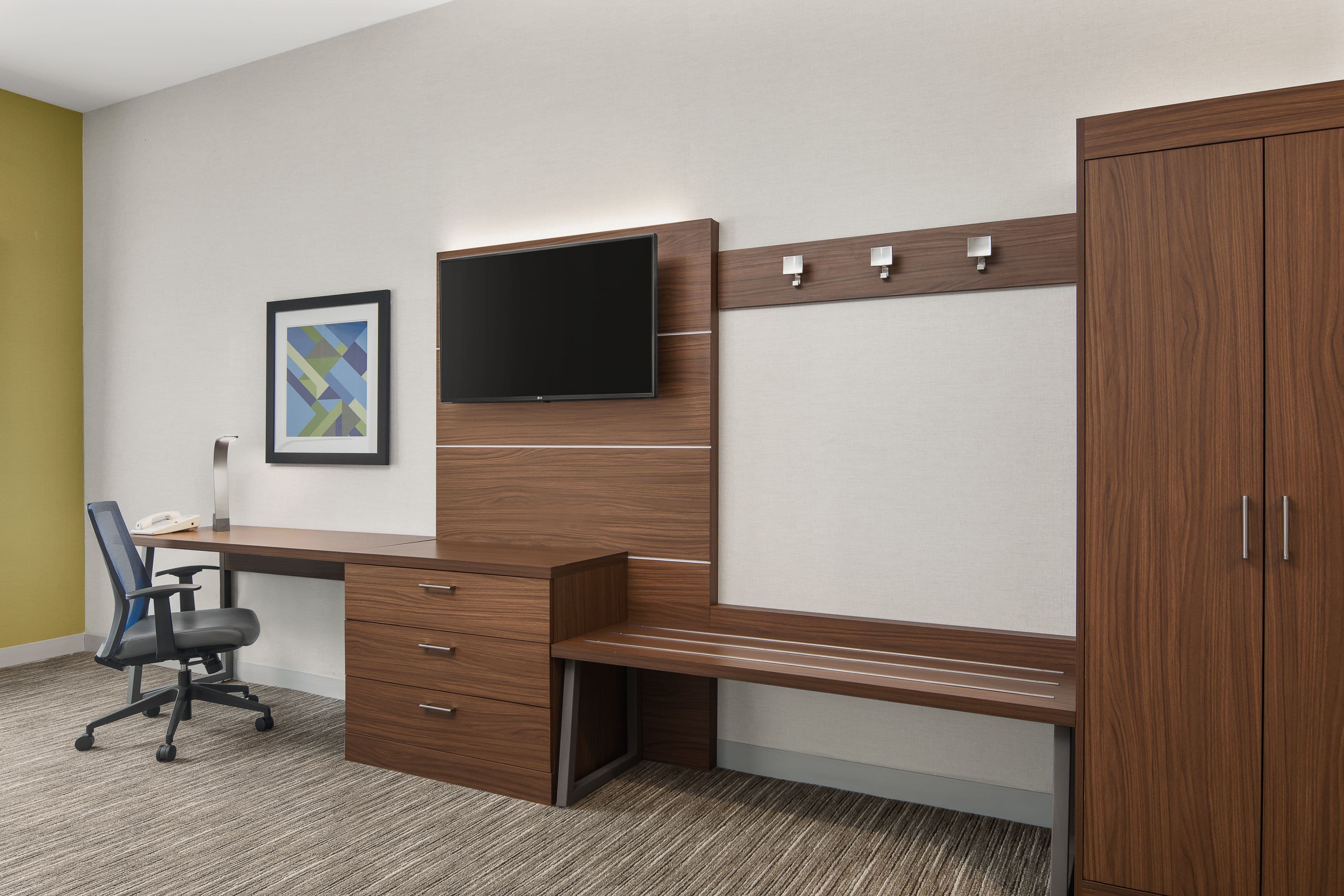 Holiday Inn Express & Suites Sacramento Airport Natomas — 7