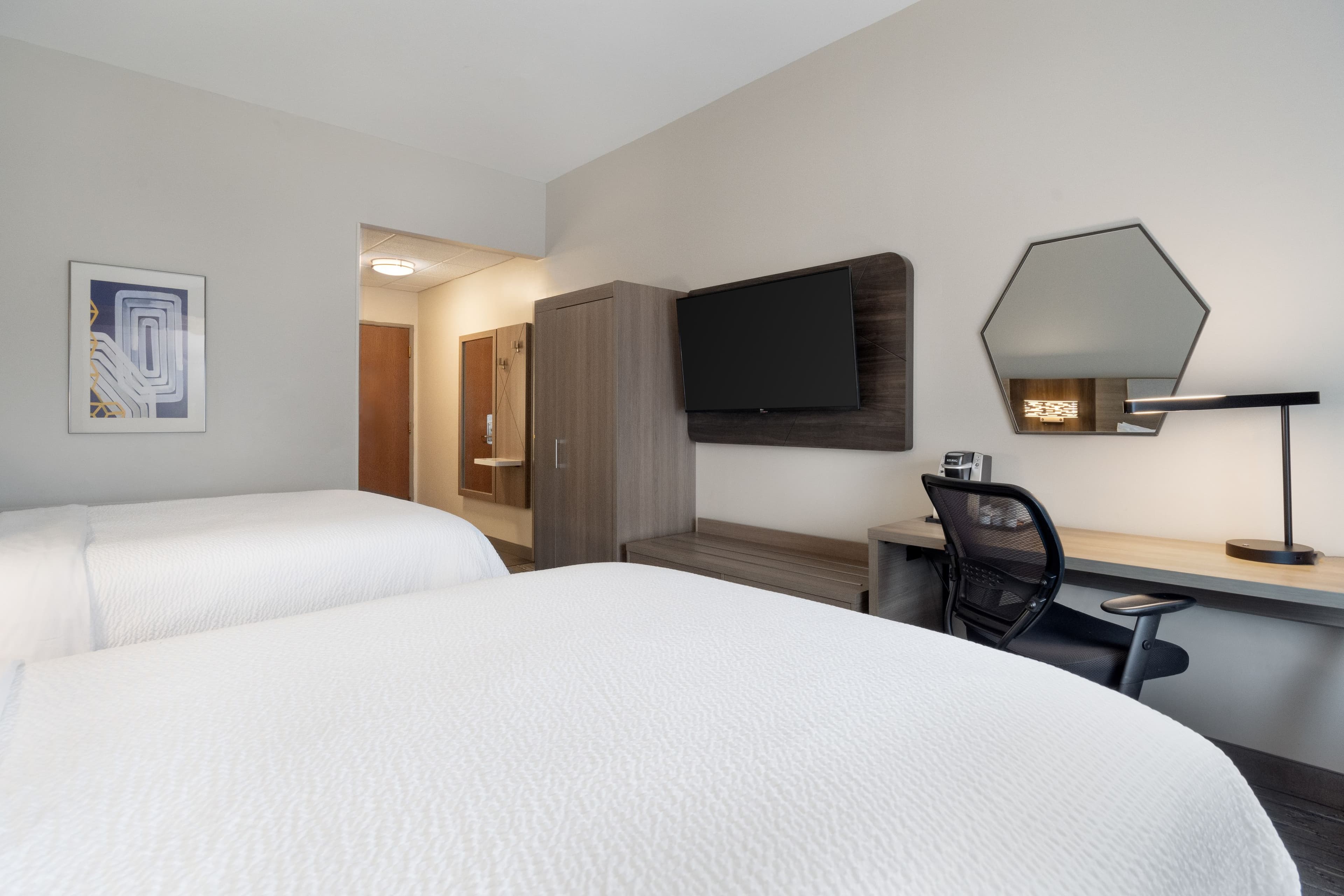 Holiday Inn Express & Suites Saginaw — 18