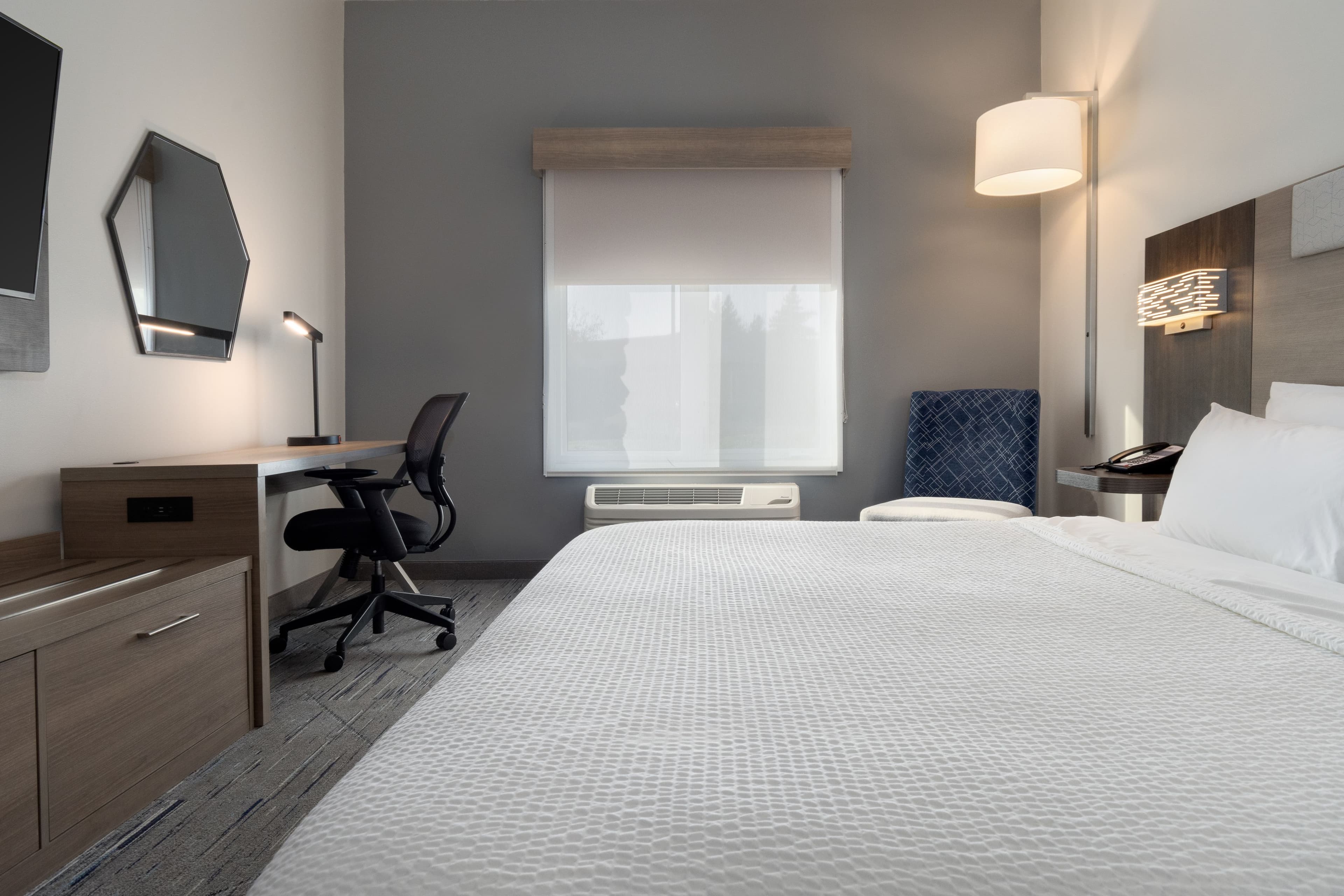 Holiday Inn Express & Suites Saginaw — 10