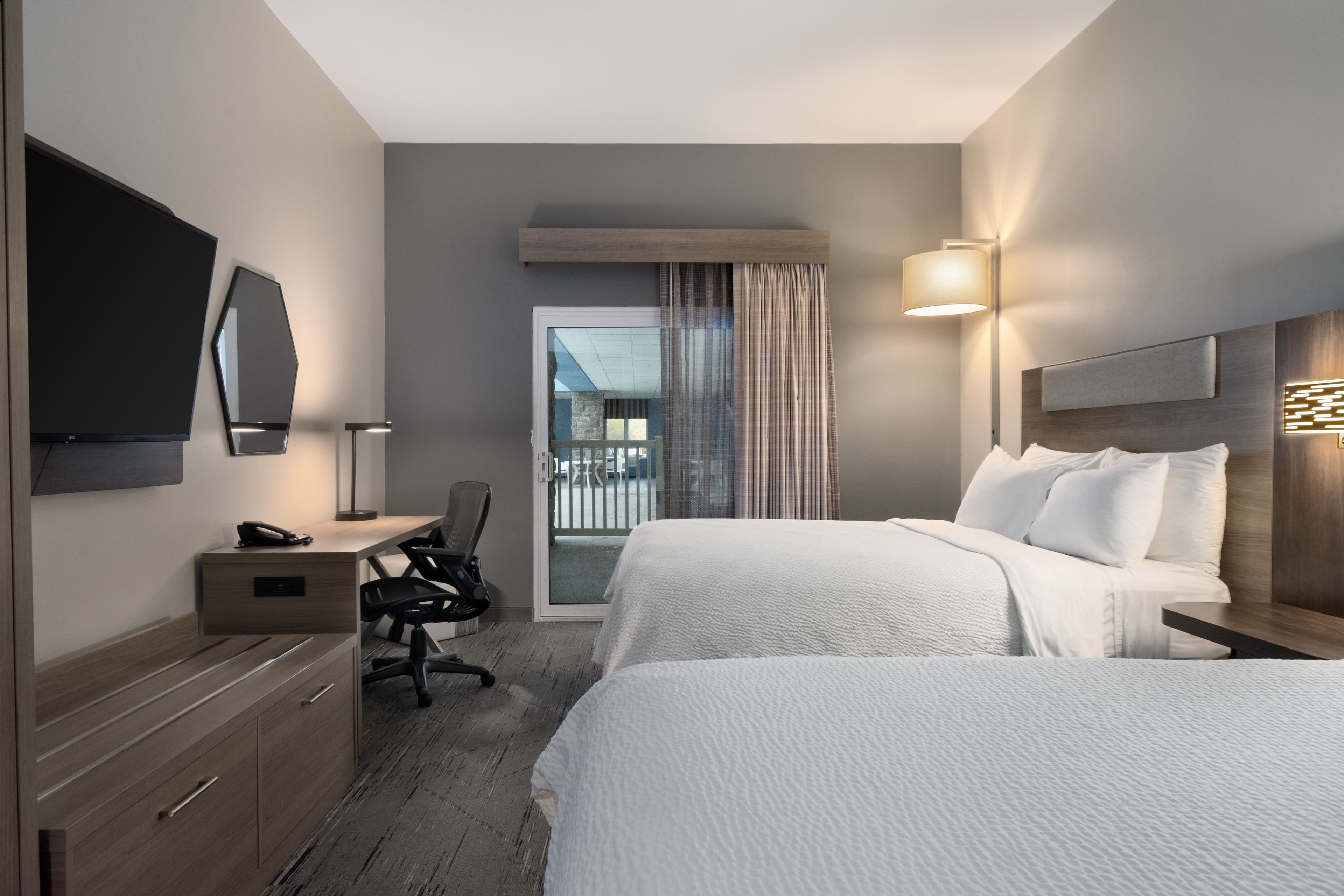 Holiday Inn Express & Suites Saginaw — 17
