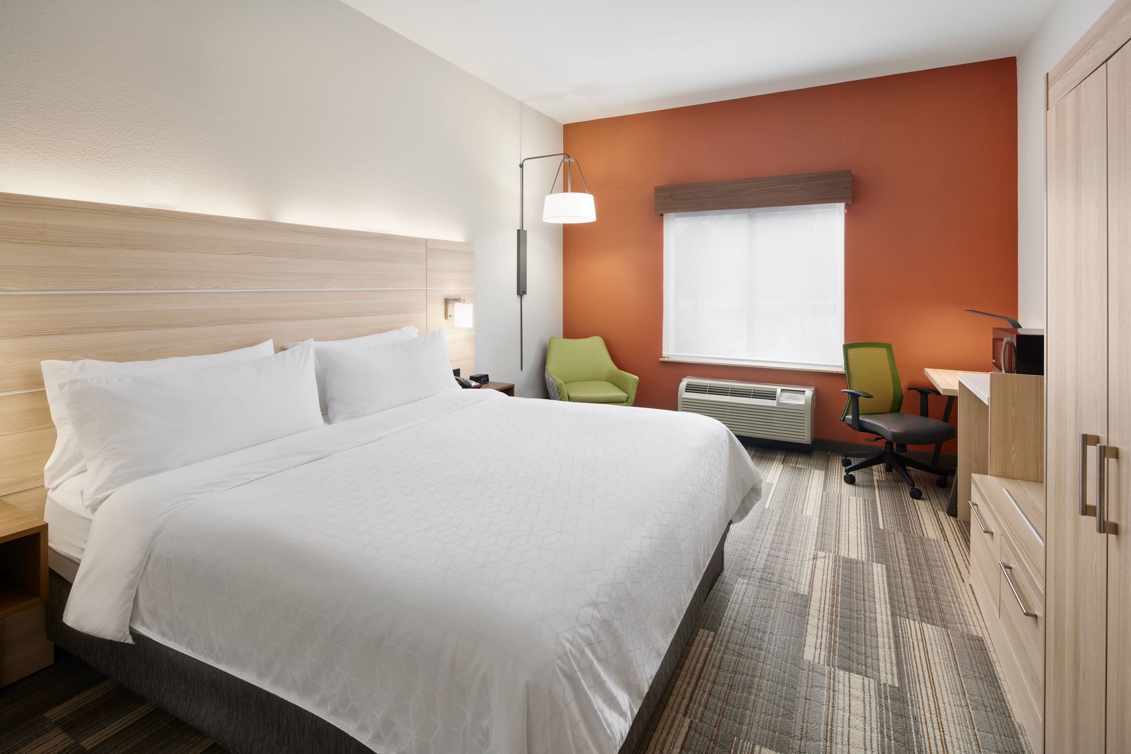 Holiday Inn Express & Suites Salem — 6