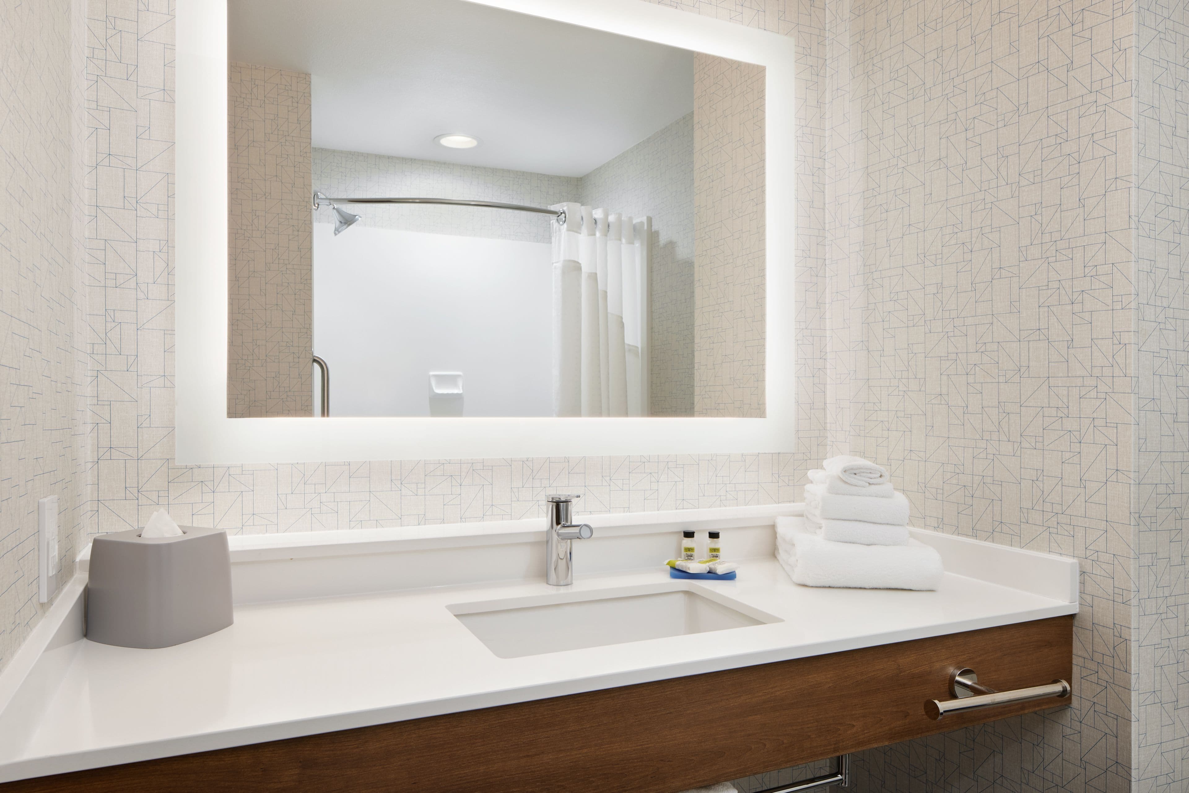 Holiday Inn Express & Suites Salem — 13