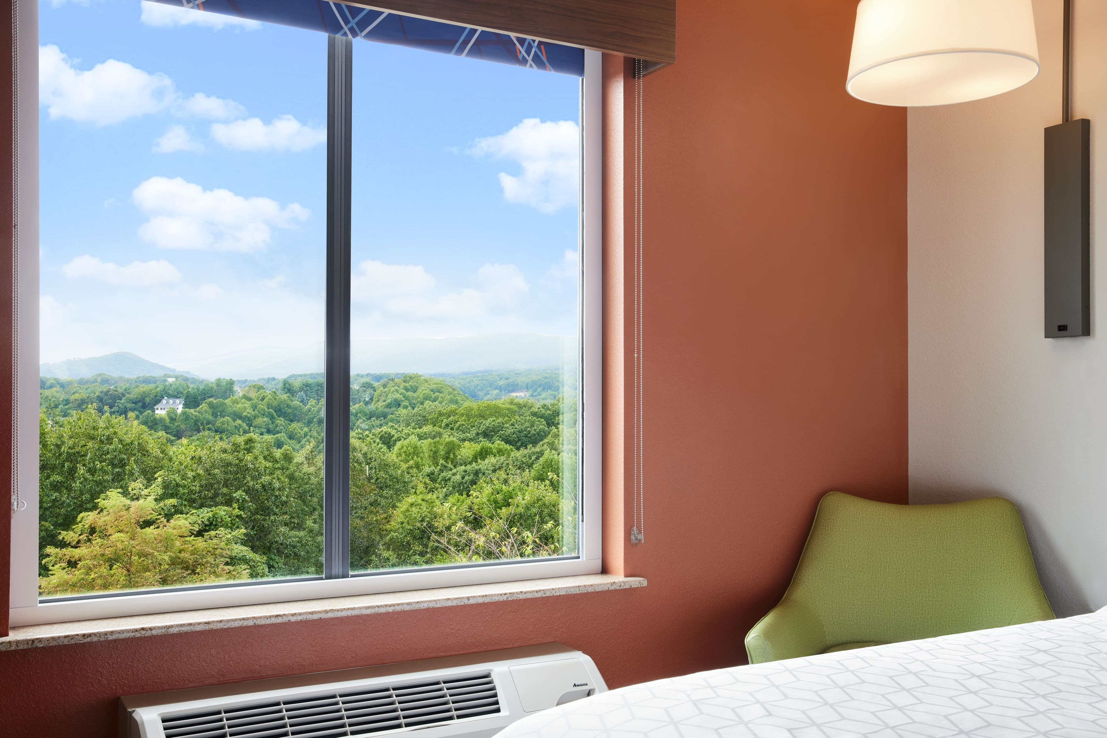 Holiday Inn Express & Suites Salem — 16