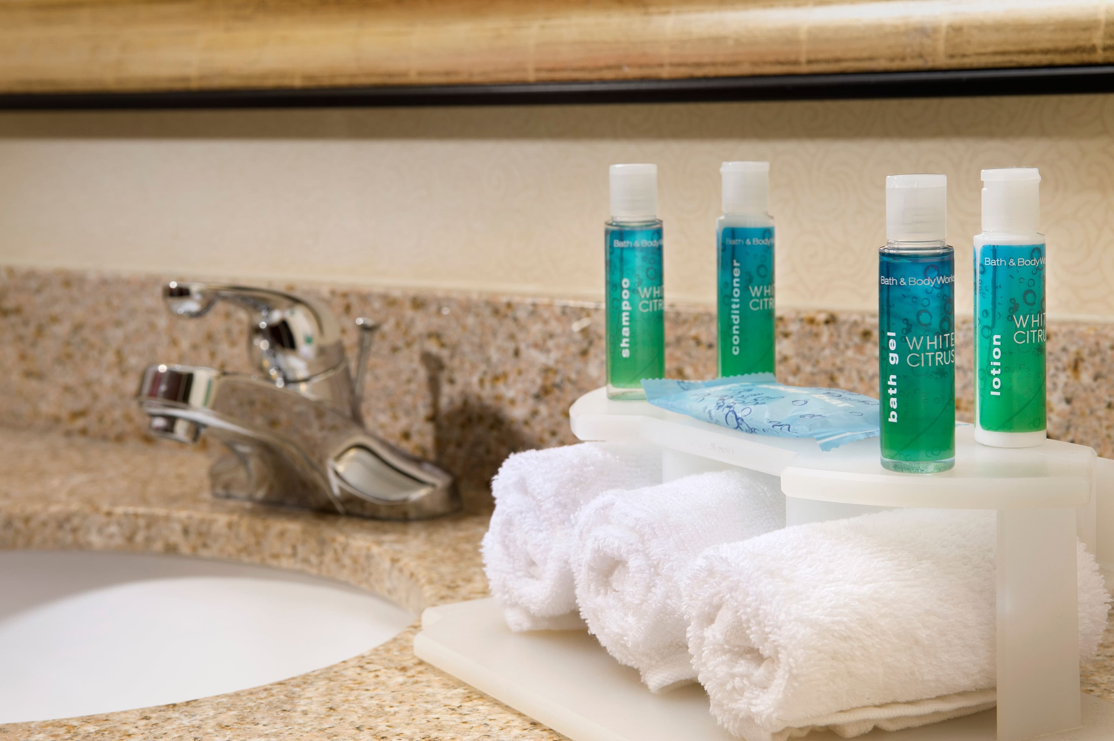 Holiday Inn Express & Suites San Antonio West-SeaWorld Area — 17