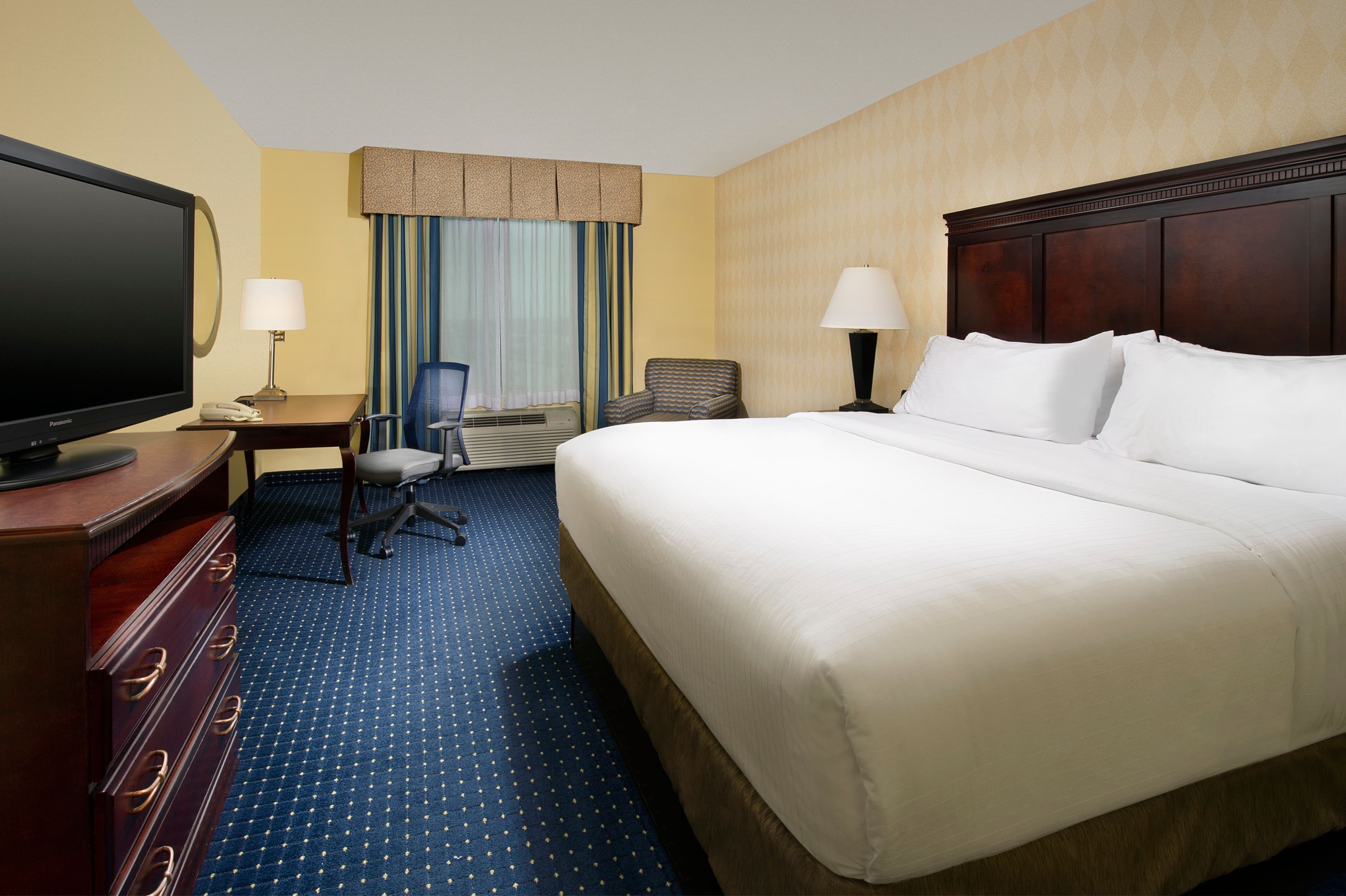 Holiday Inn Express & Suites San Antonio West-SeaWorld Area — 16