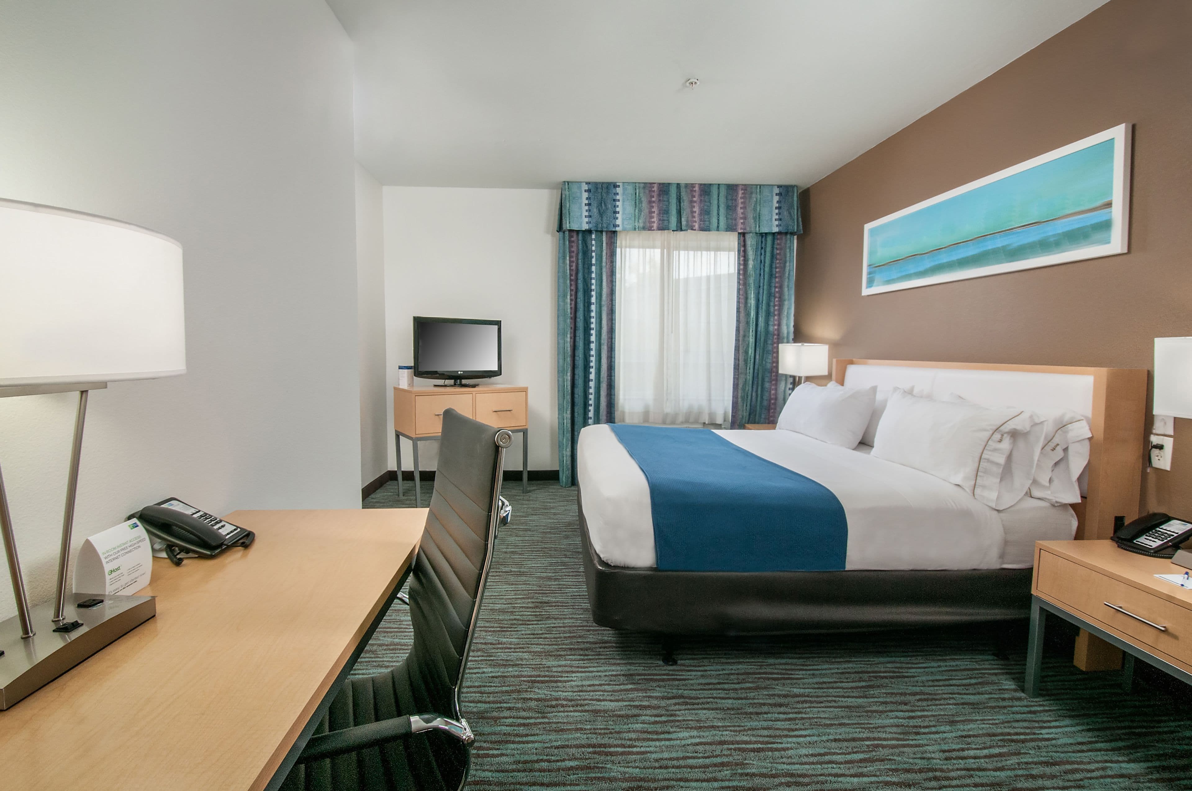 Holiday Inn Express & Suites San Antonio Rivercenter Area — 6