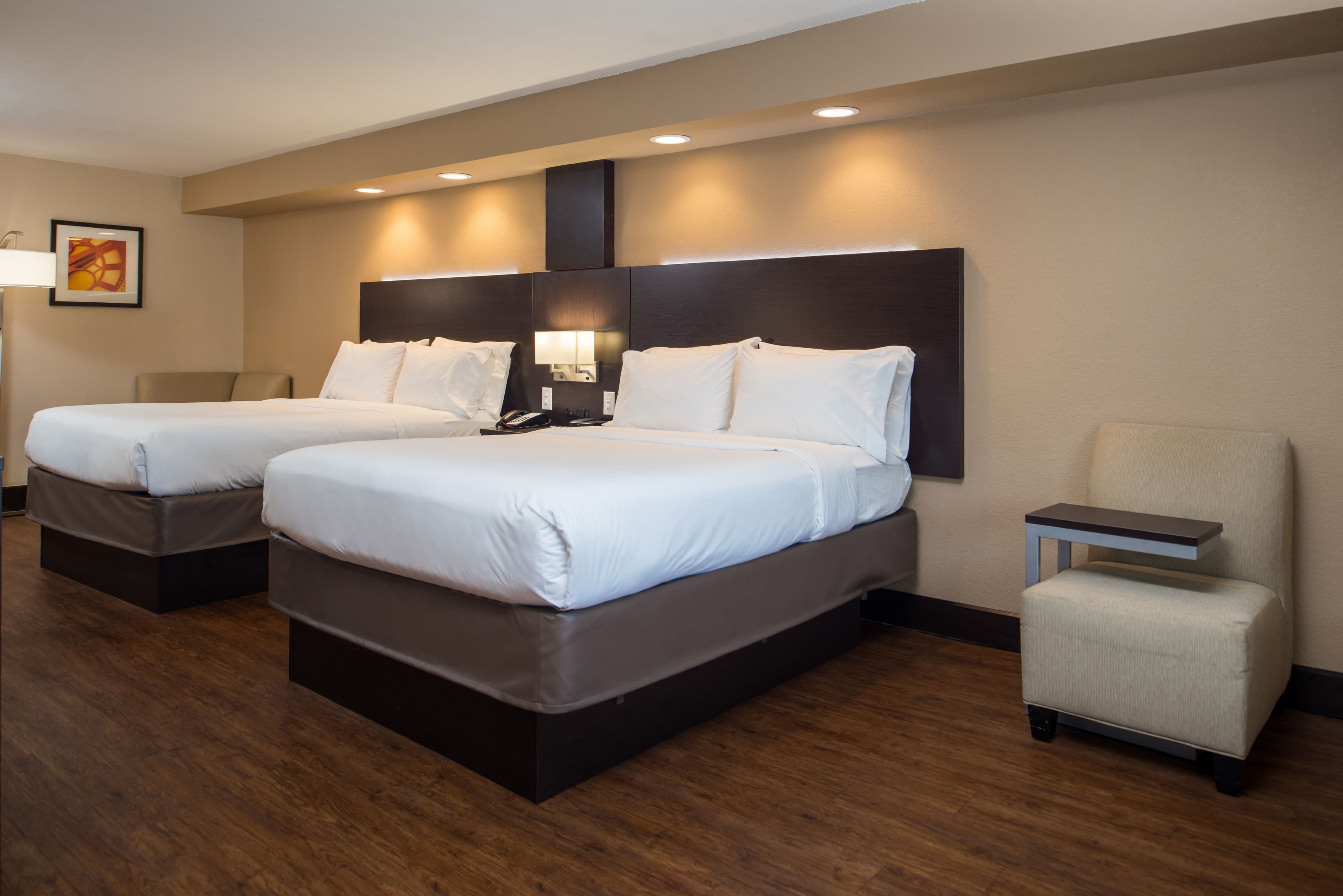 Holiday Inn Express & Suites San Antonio Medical-Six Flags — 13