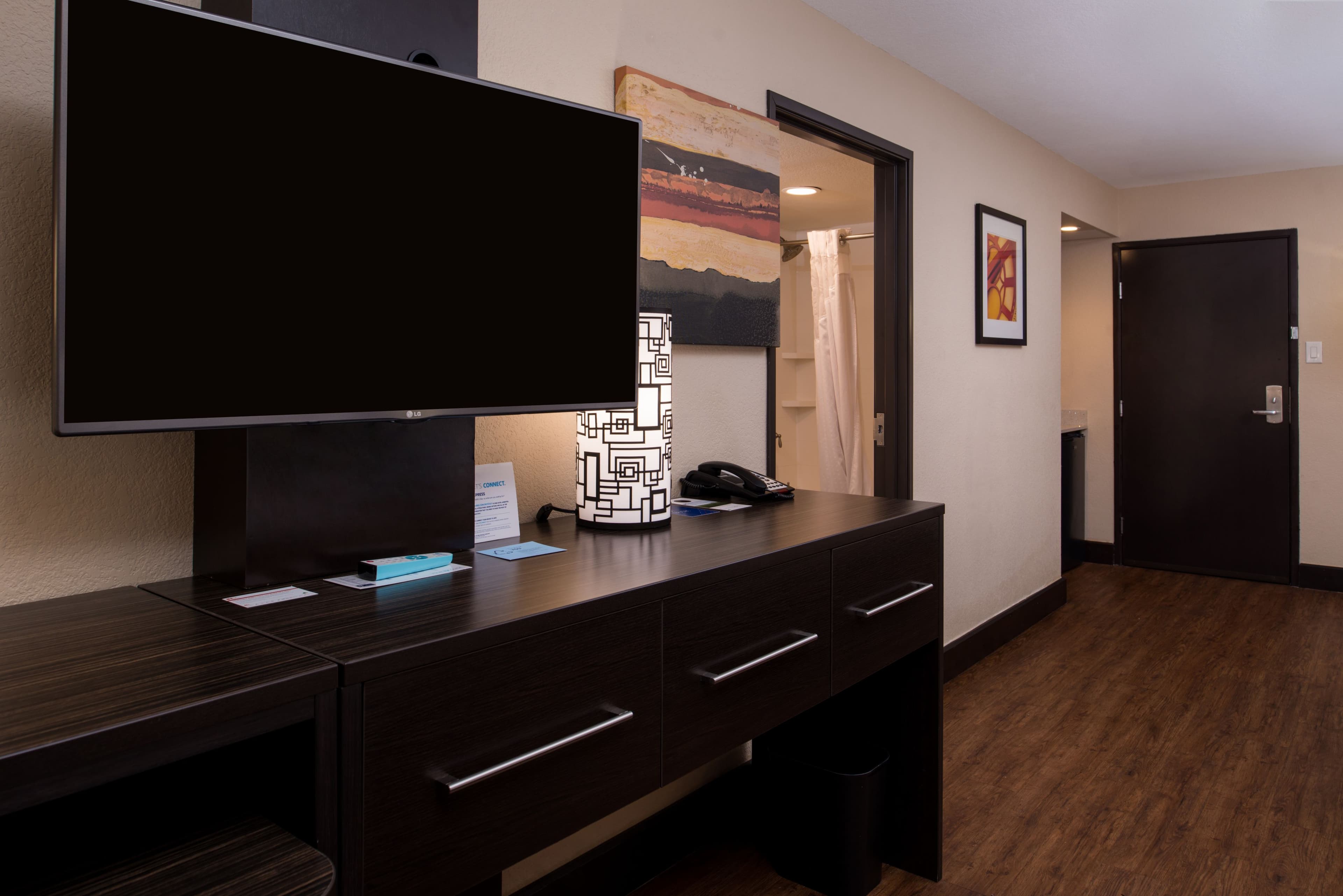 Holiday Inn Express & Suites San Antonio Medical-Six Flags — 8