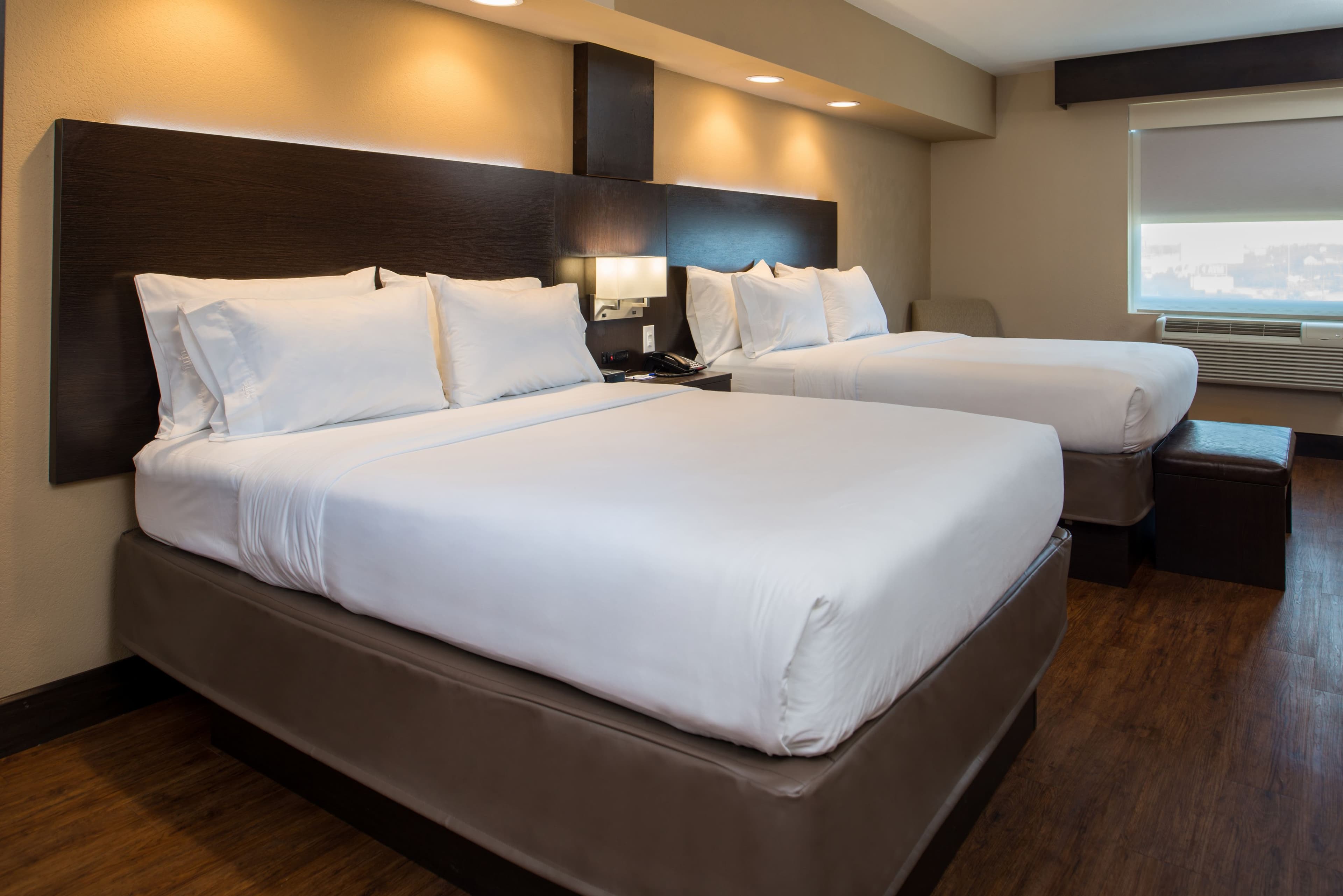 Holiday Inn Express & Suites San Antonio Medical-Six Flags — 19