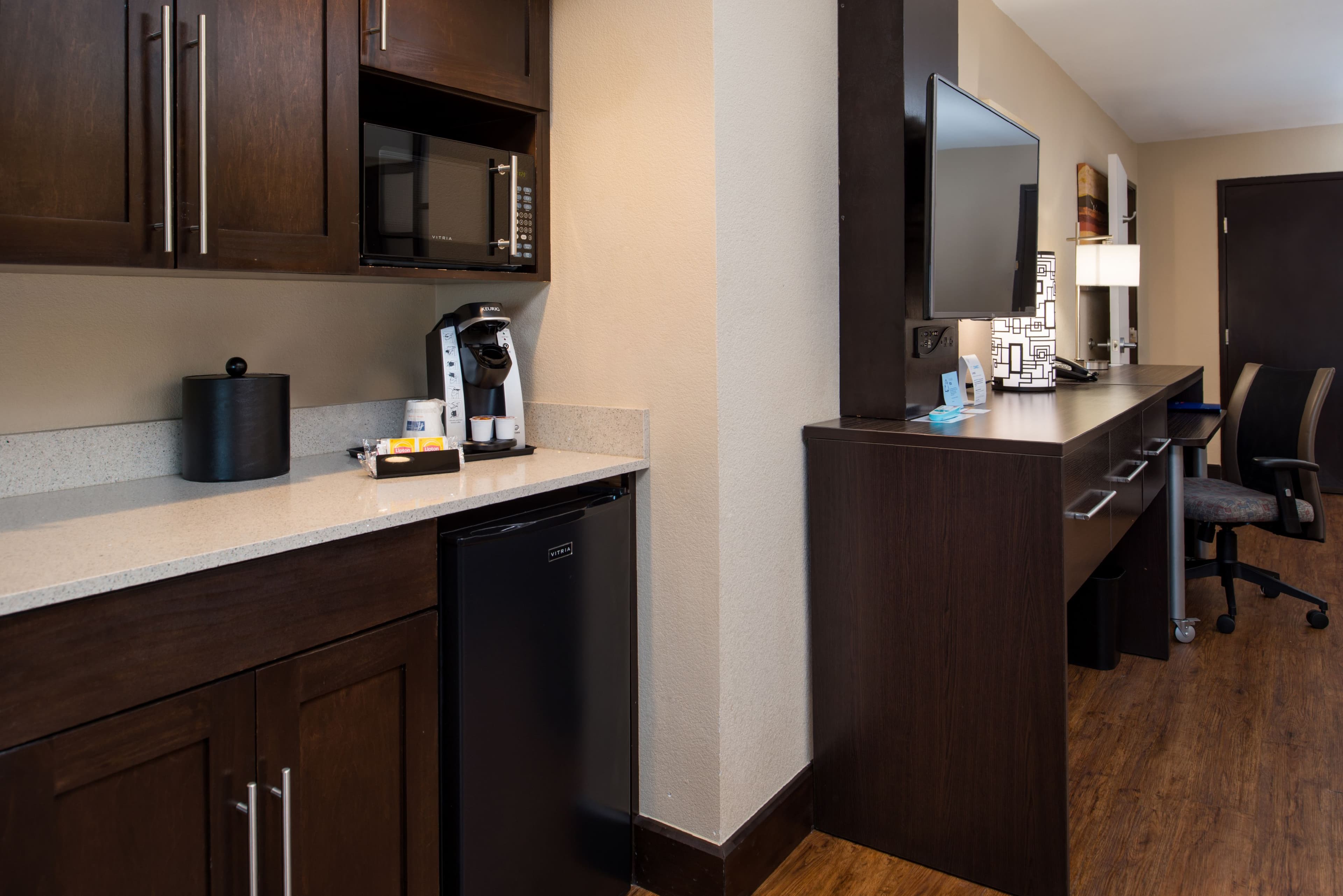 Holiday Inn Express & Suites San Antonio Medical-Six Flags — 7