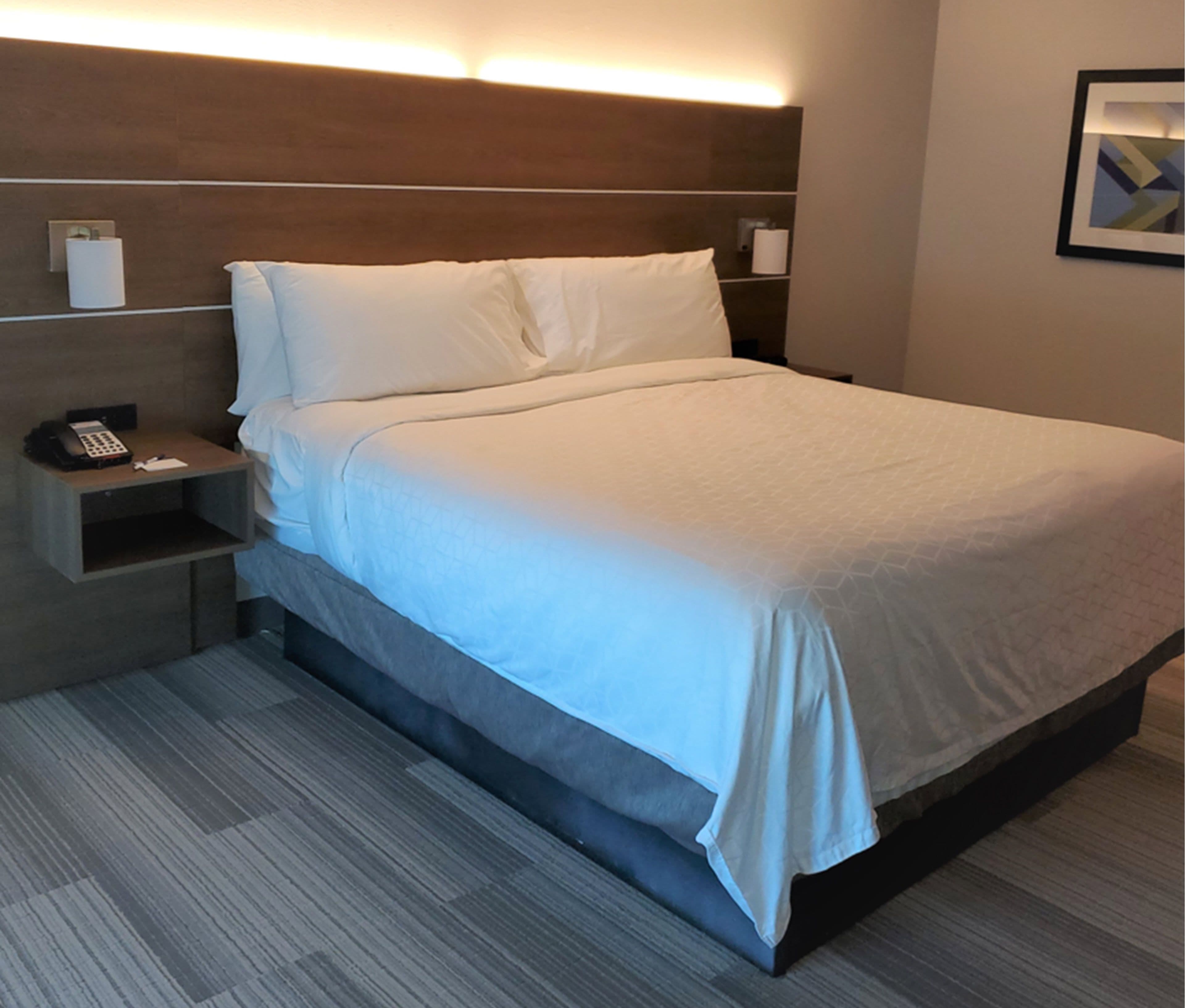 Holiday Inn Express & Suites San Antonio West-SeaWorld Area — 9