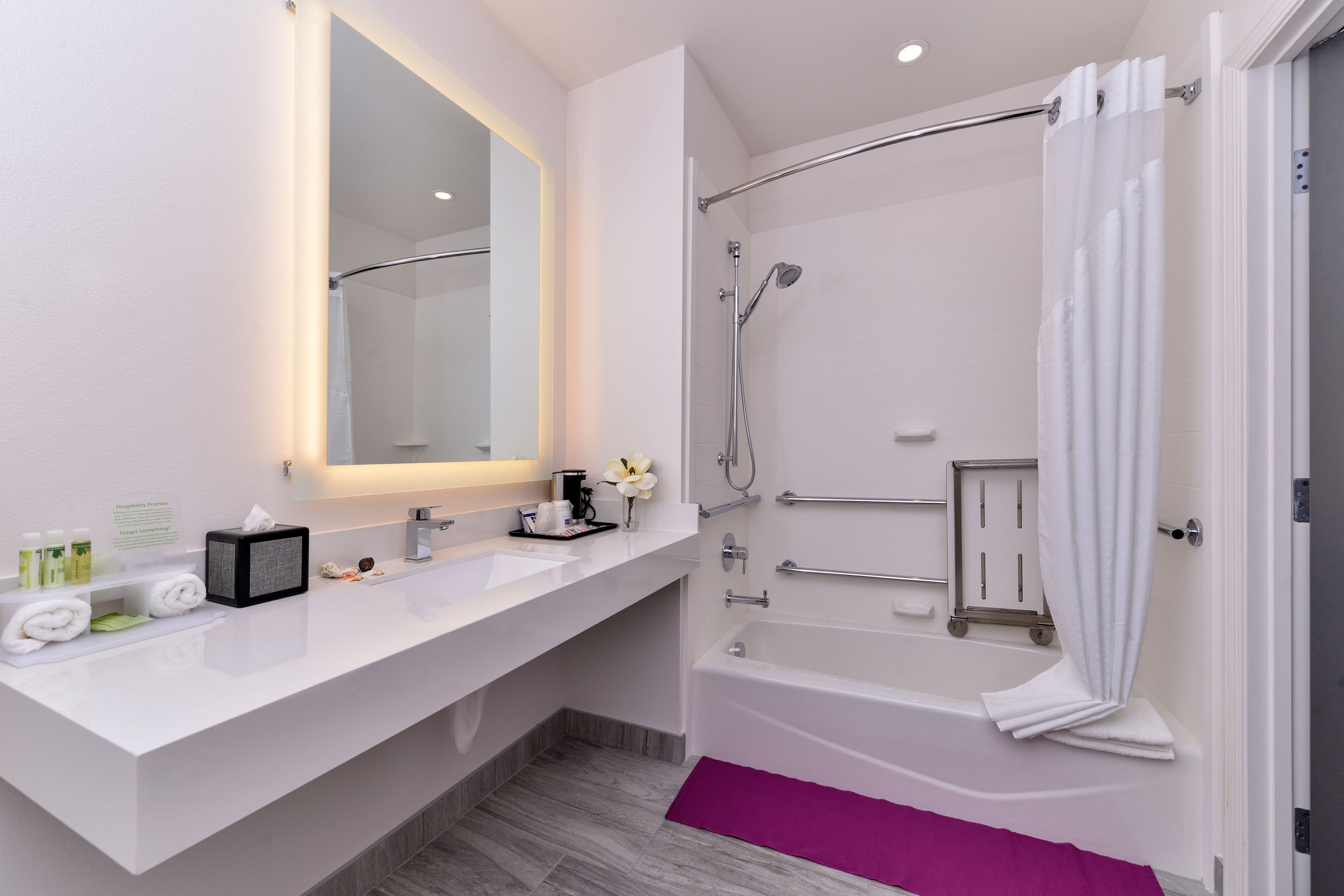 Holiday Inn Express & Suites San Diego - Mission Valley — 14
