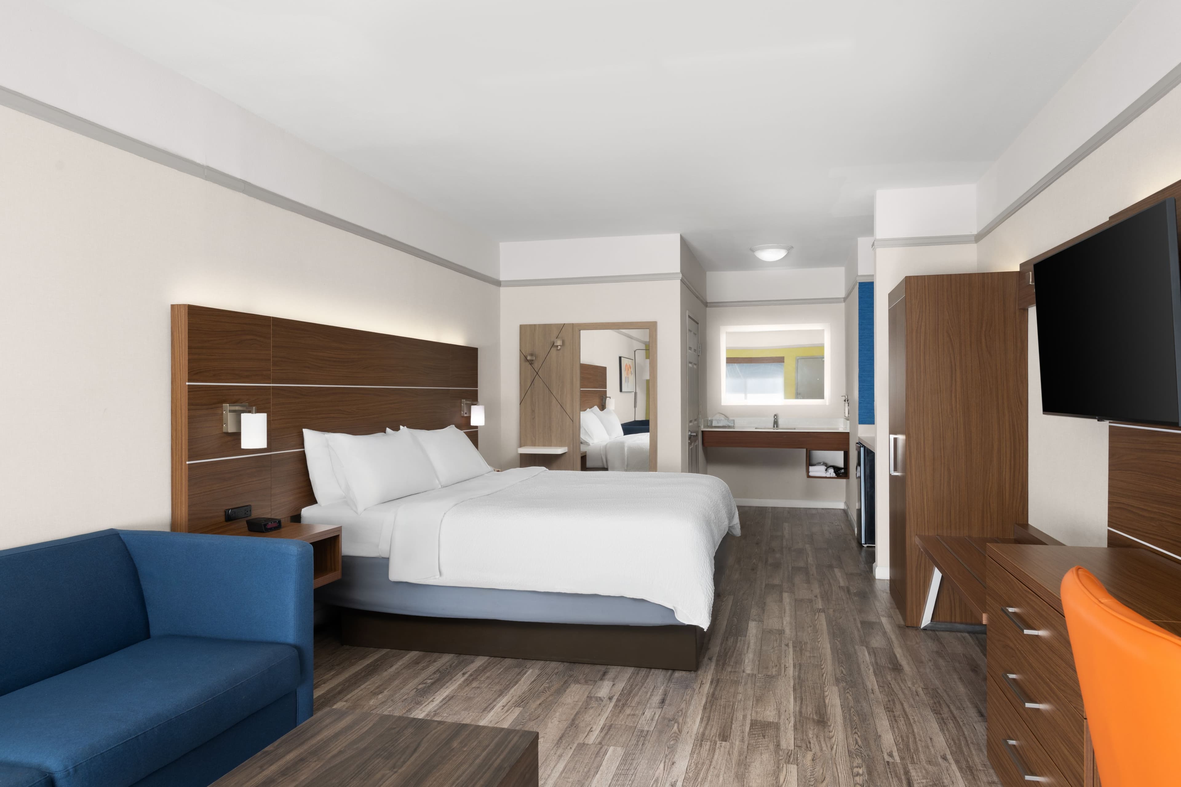 Holiday Inn Express & Suites San Dimas - Image 3