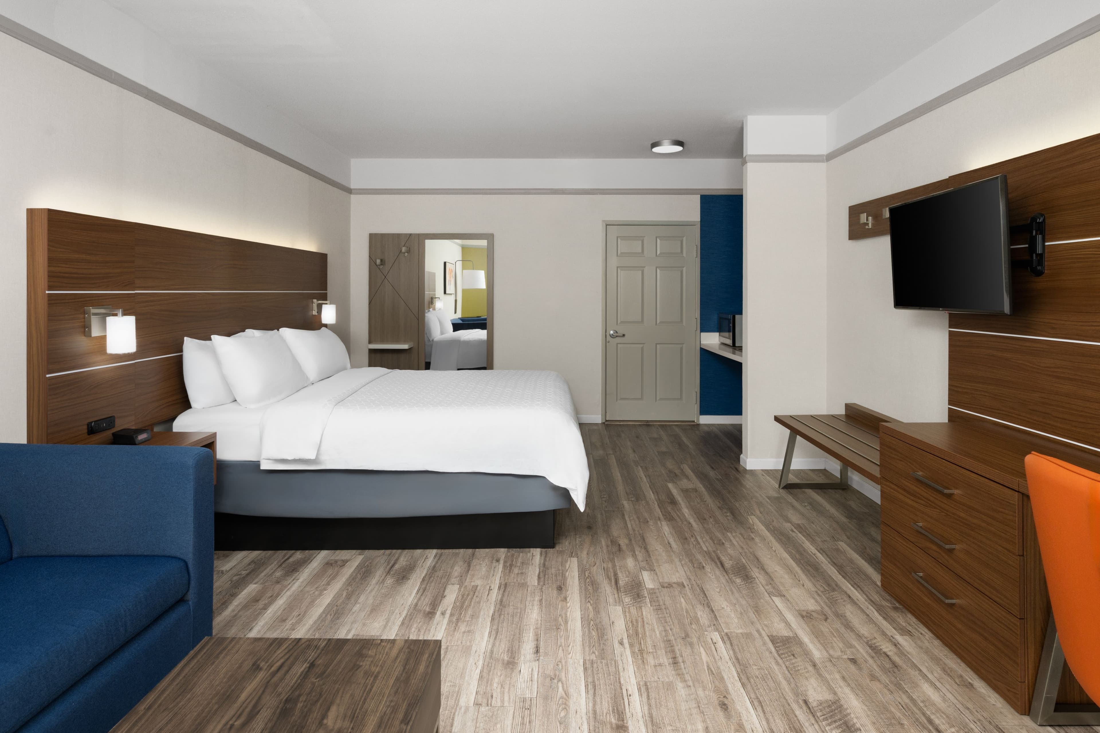Holiday Inn Express & Suites San Dimas — 7
