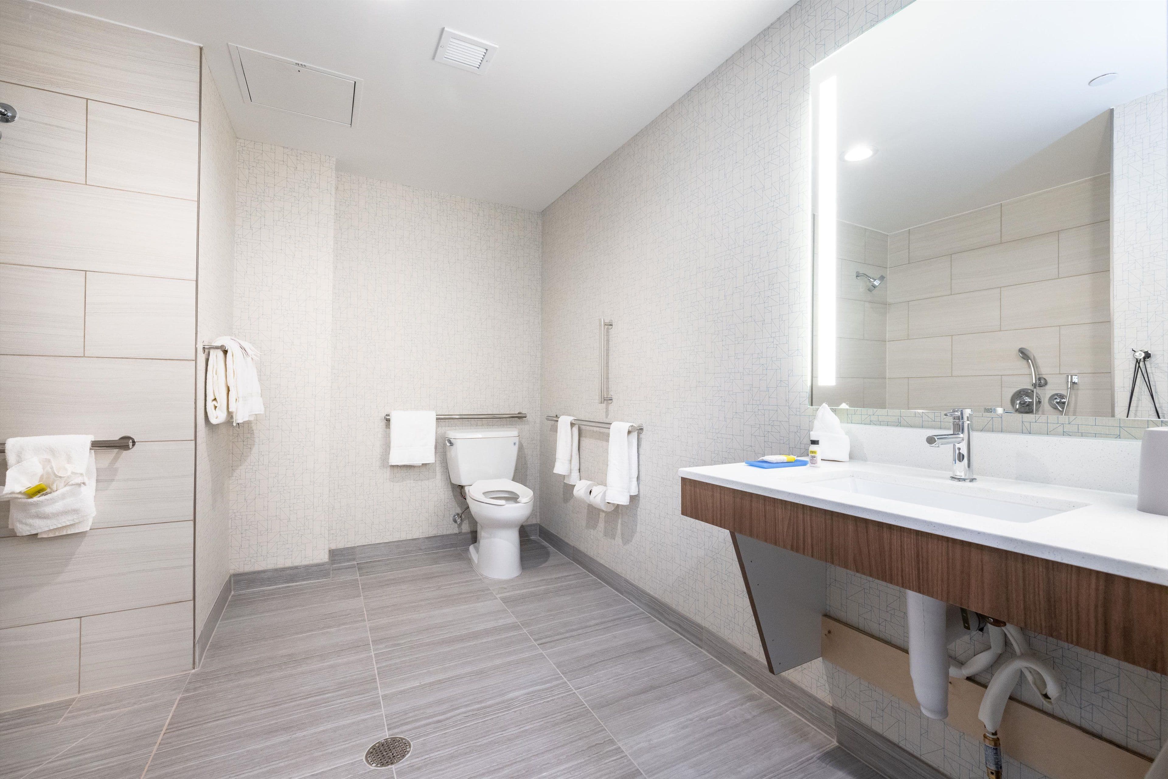 Holiday Inn Express & Suites San Jose – Silicon Valley — 26