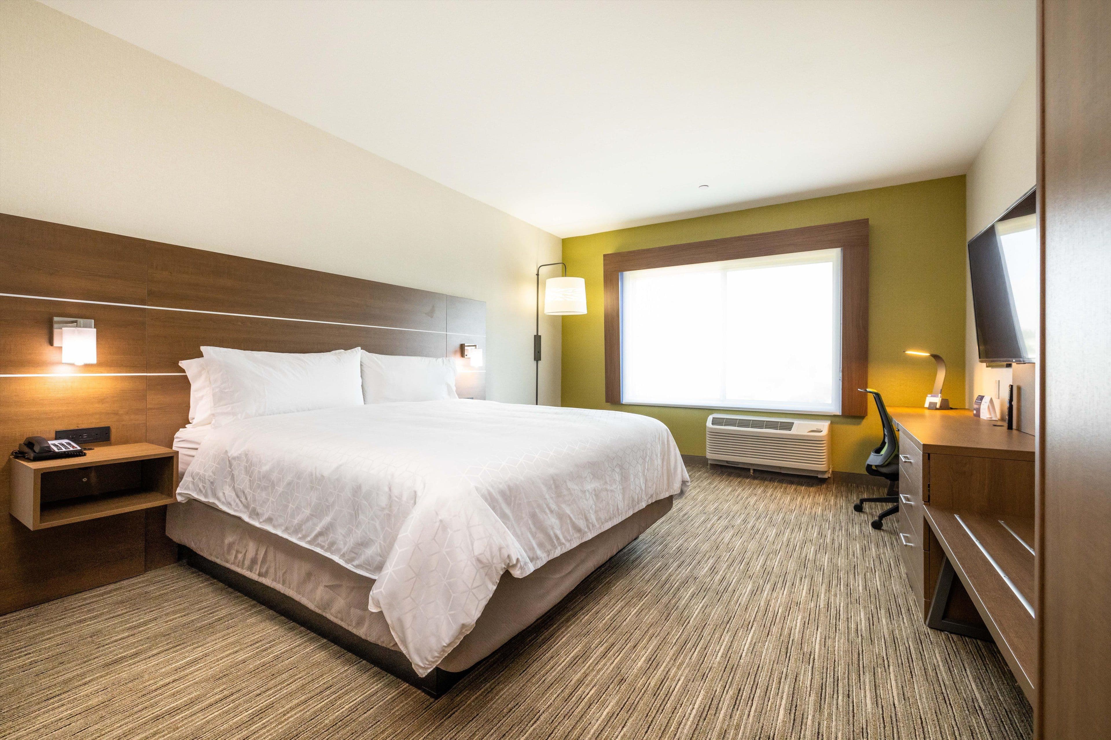 Holiday Inn Express & Suites San Jose – Silicon Valley — 10