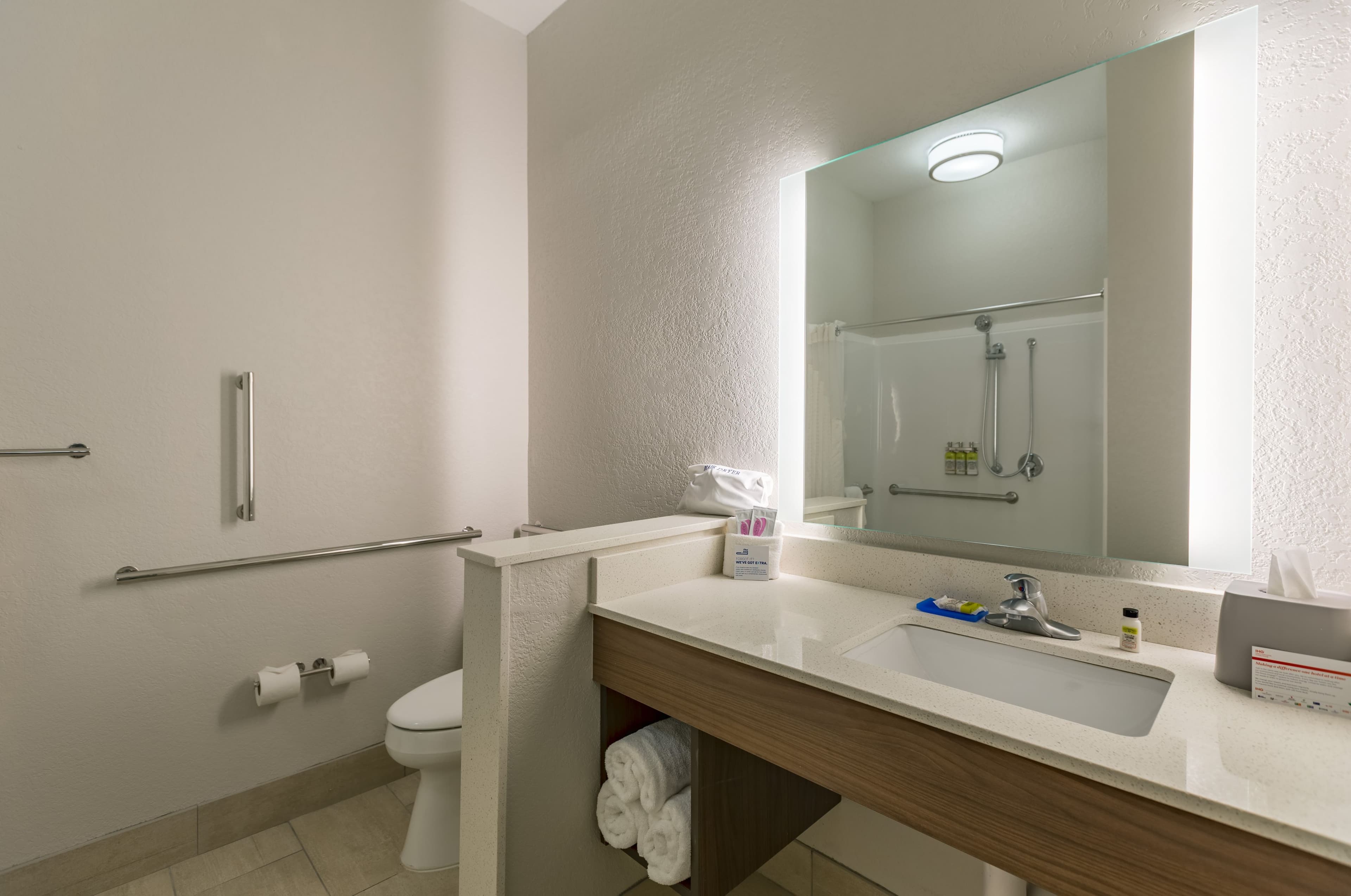 Holiday Inn Express & Suites San Marcos South — 17