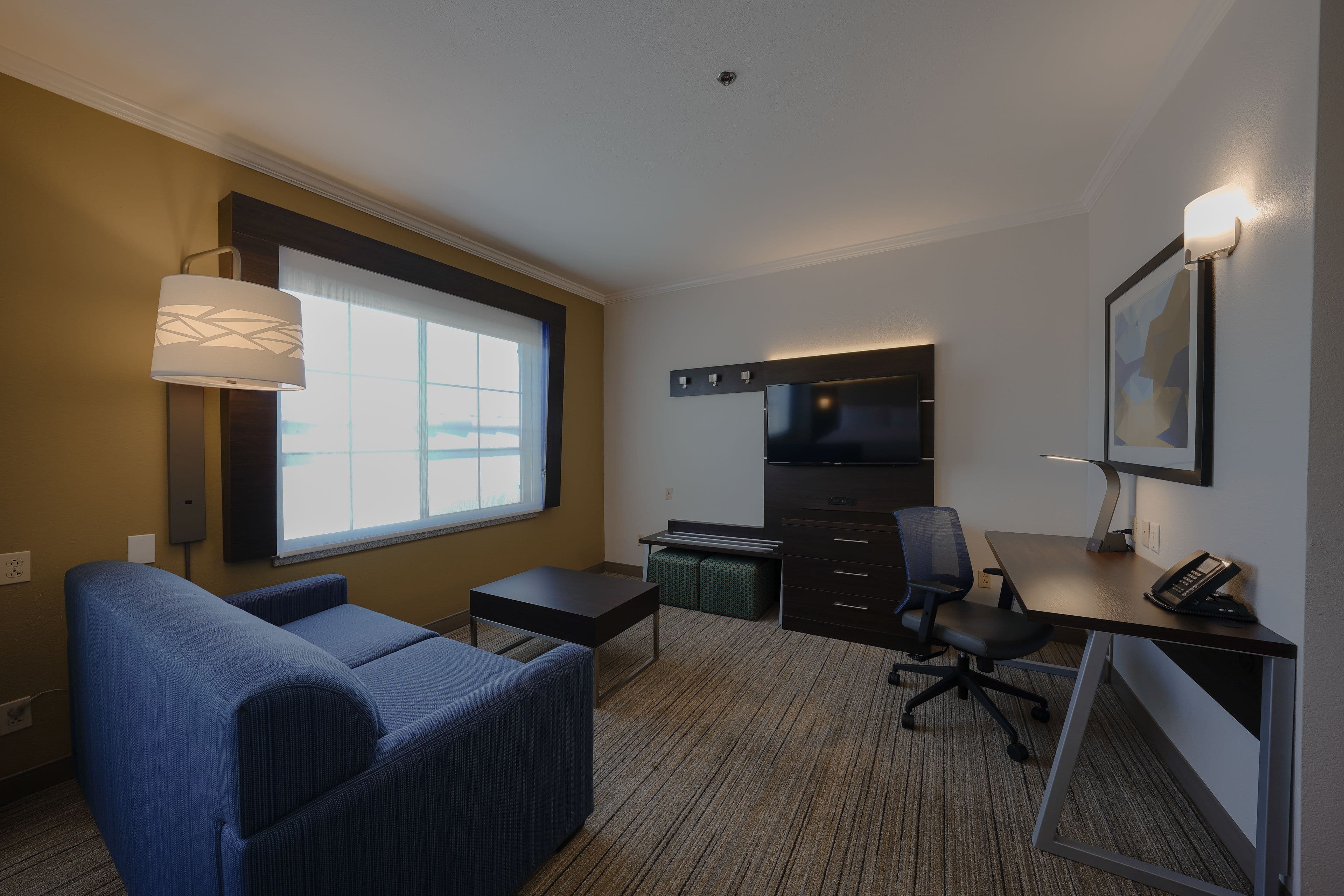 Holiday Inn Express & Suites Santa Clara - Silicon Valley — 7