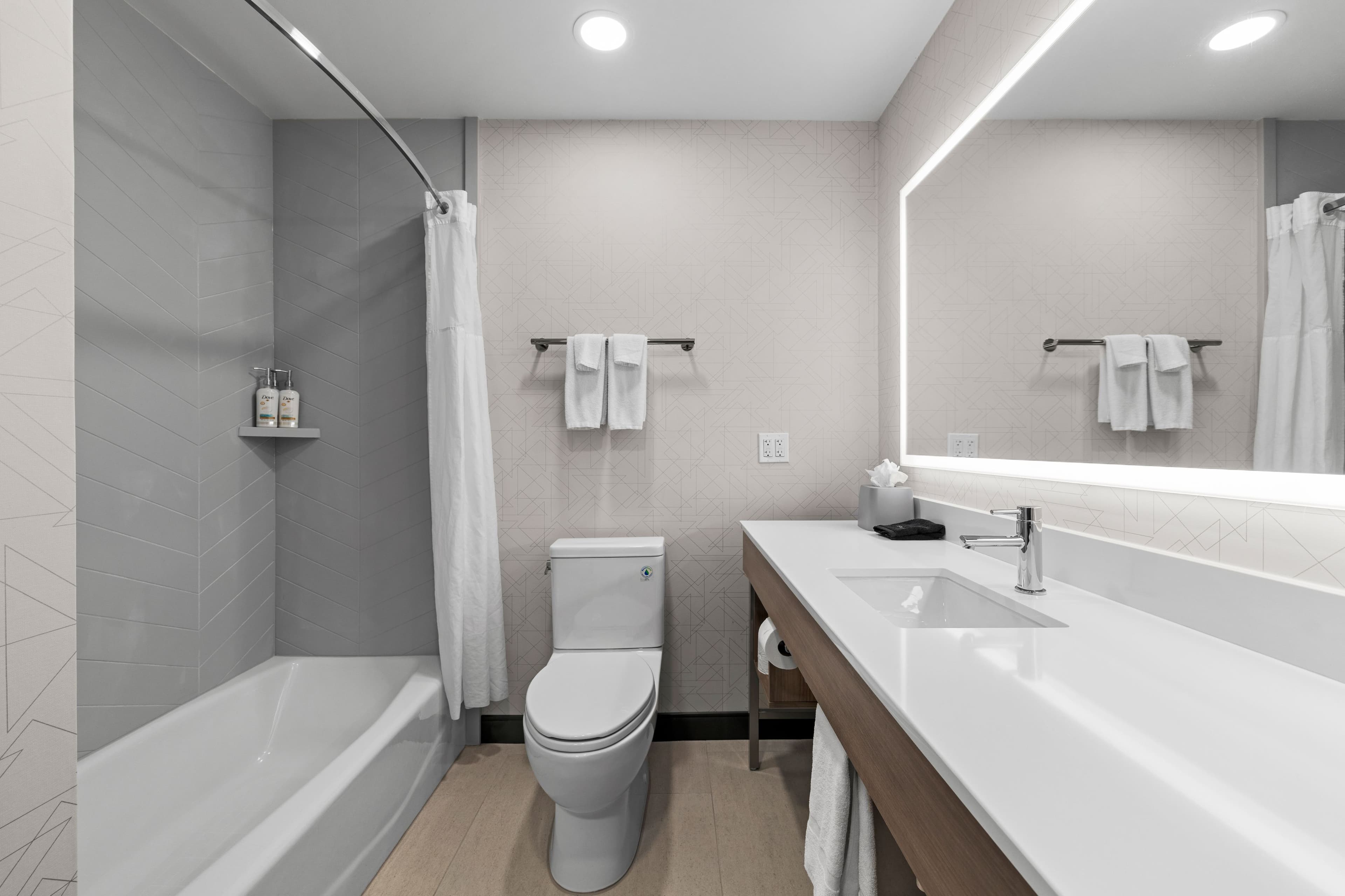 Holiday Inn Express & Suites Santa Cruz — 15