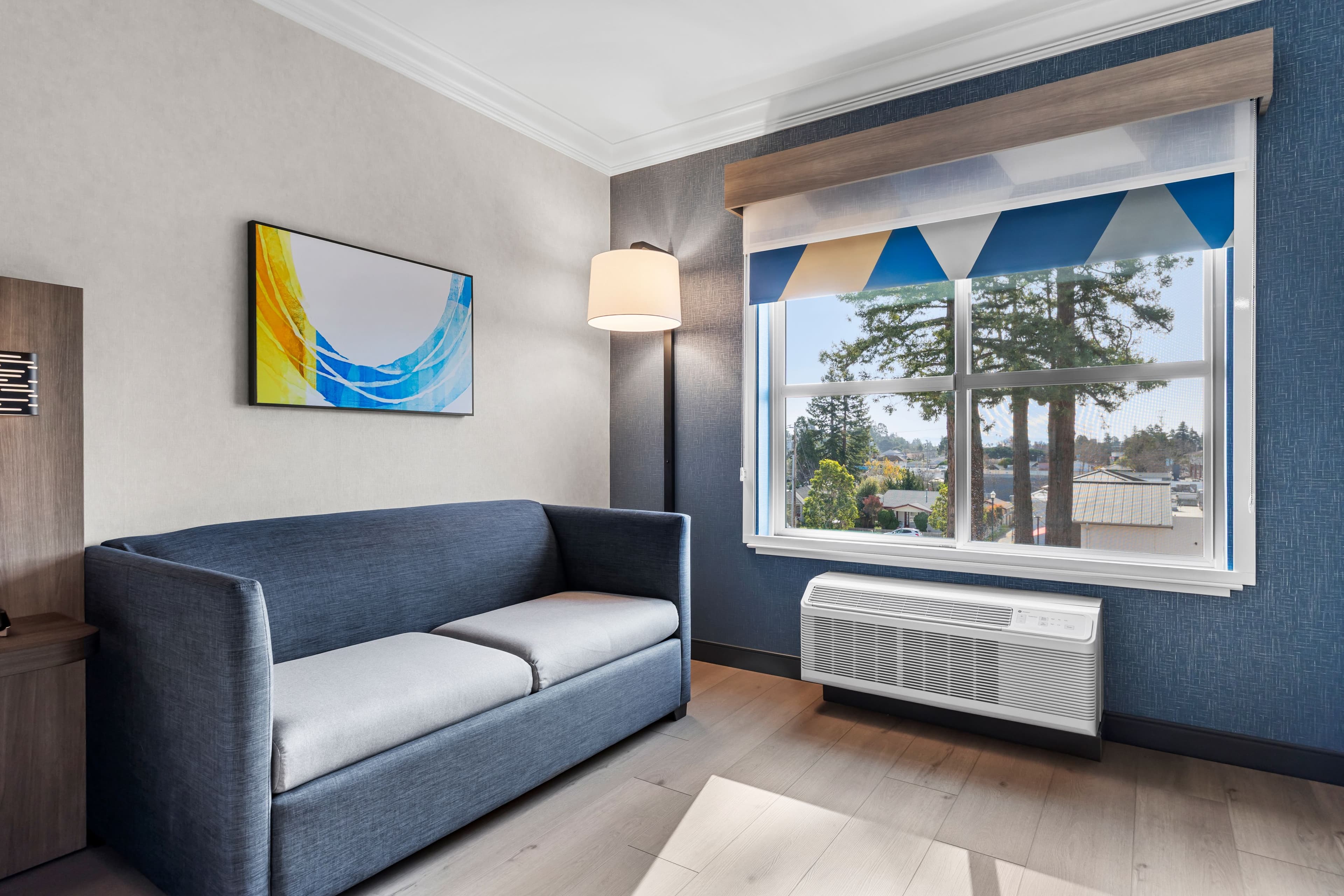 Holiday Inn Express & Suites Santa Cruz — 7